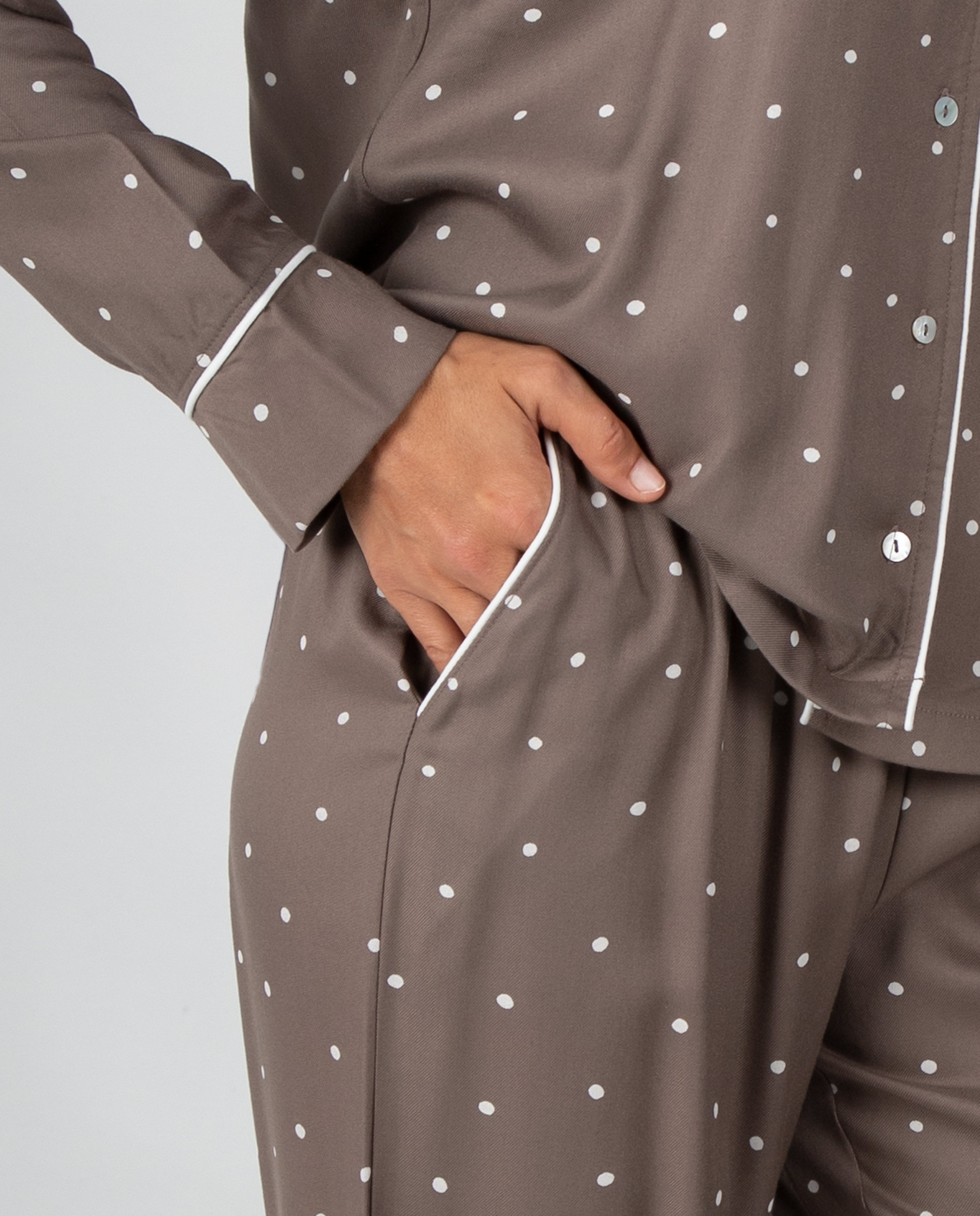 Pijama de mujer de manga larga con cuello de solapa, cierre abotonado y estampado de lunares - Massana - Marrón chocolate Marrón chocolate-3