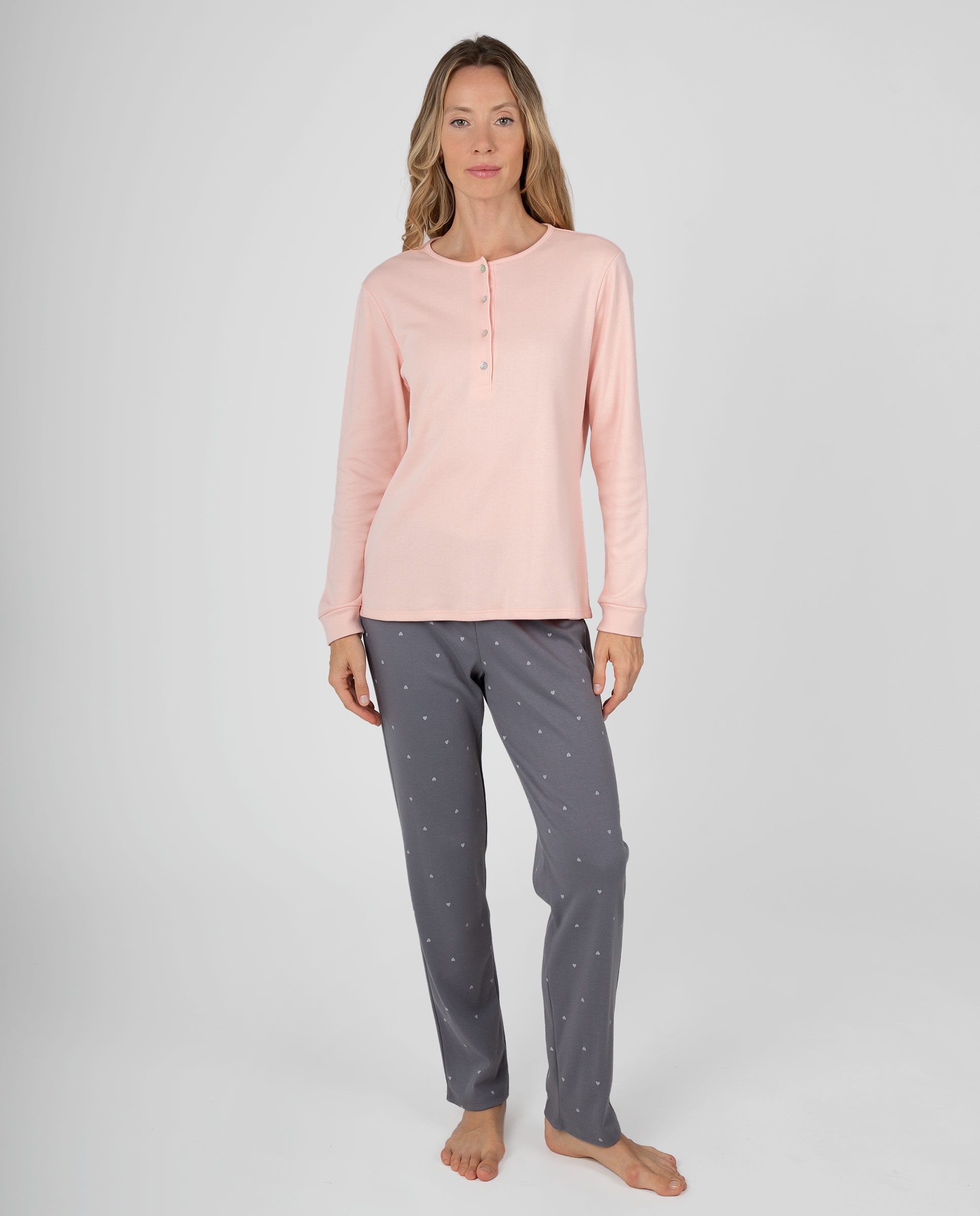 Imagen 0 de Pijama de mujer con tapeta abotonada y pantalón largo de corazones Rosa