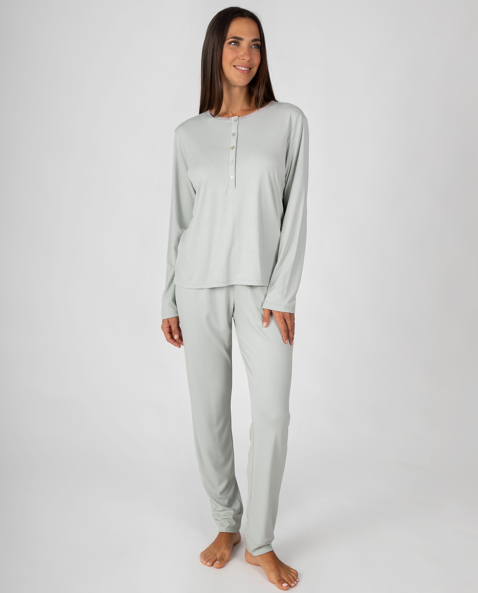 Pijama de mujer con tapeta abotonada, ribete de puntilla y pantalón liso - Massana - Gris Gris-1