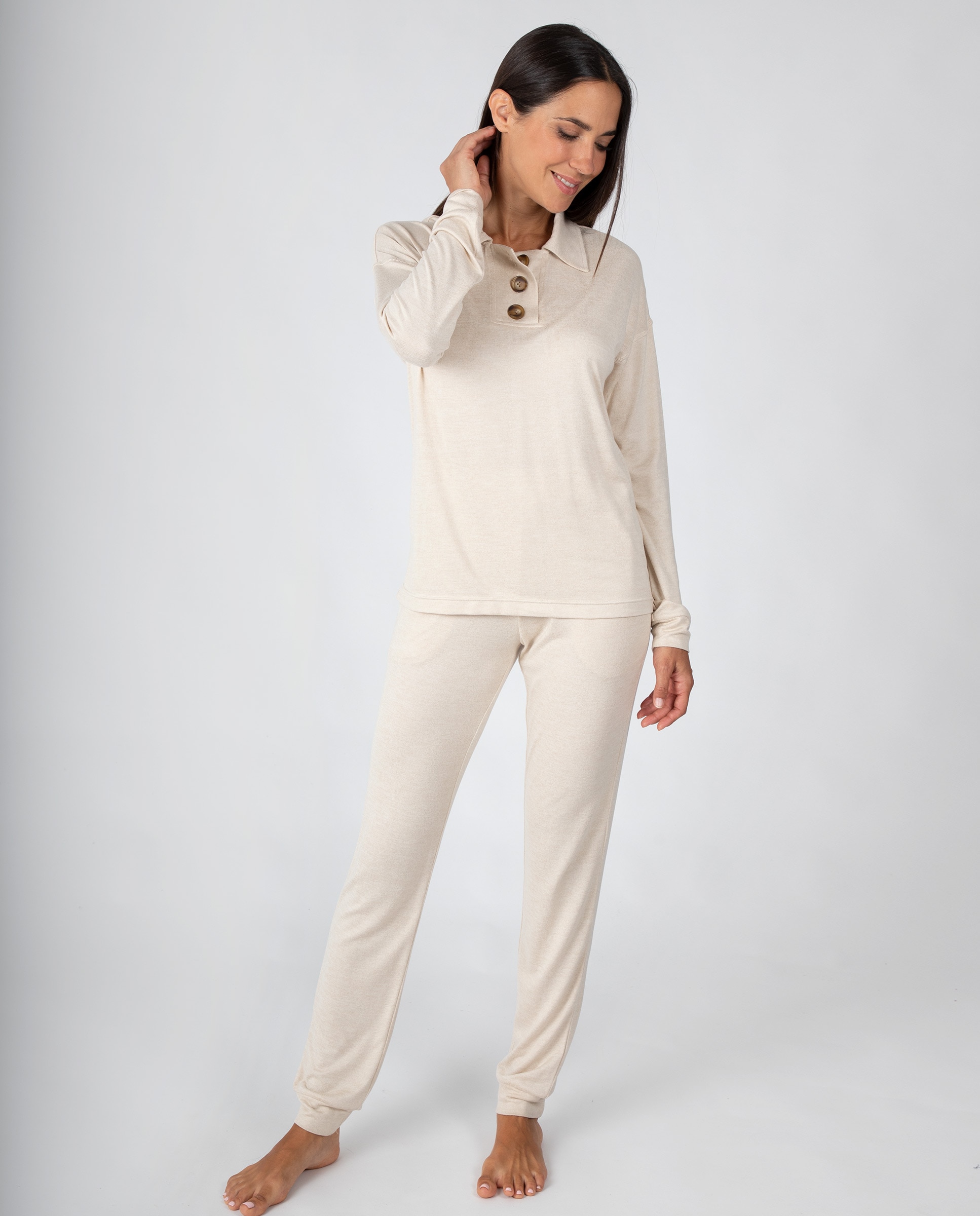 Pijama de mujer con cuello camisero, tapeta de botones y pantalón liso con puños - Massana - Beige Beige-1