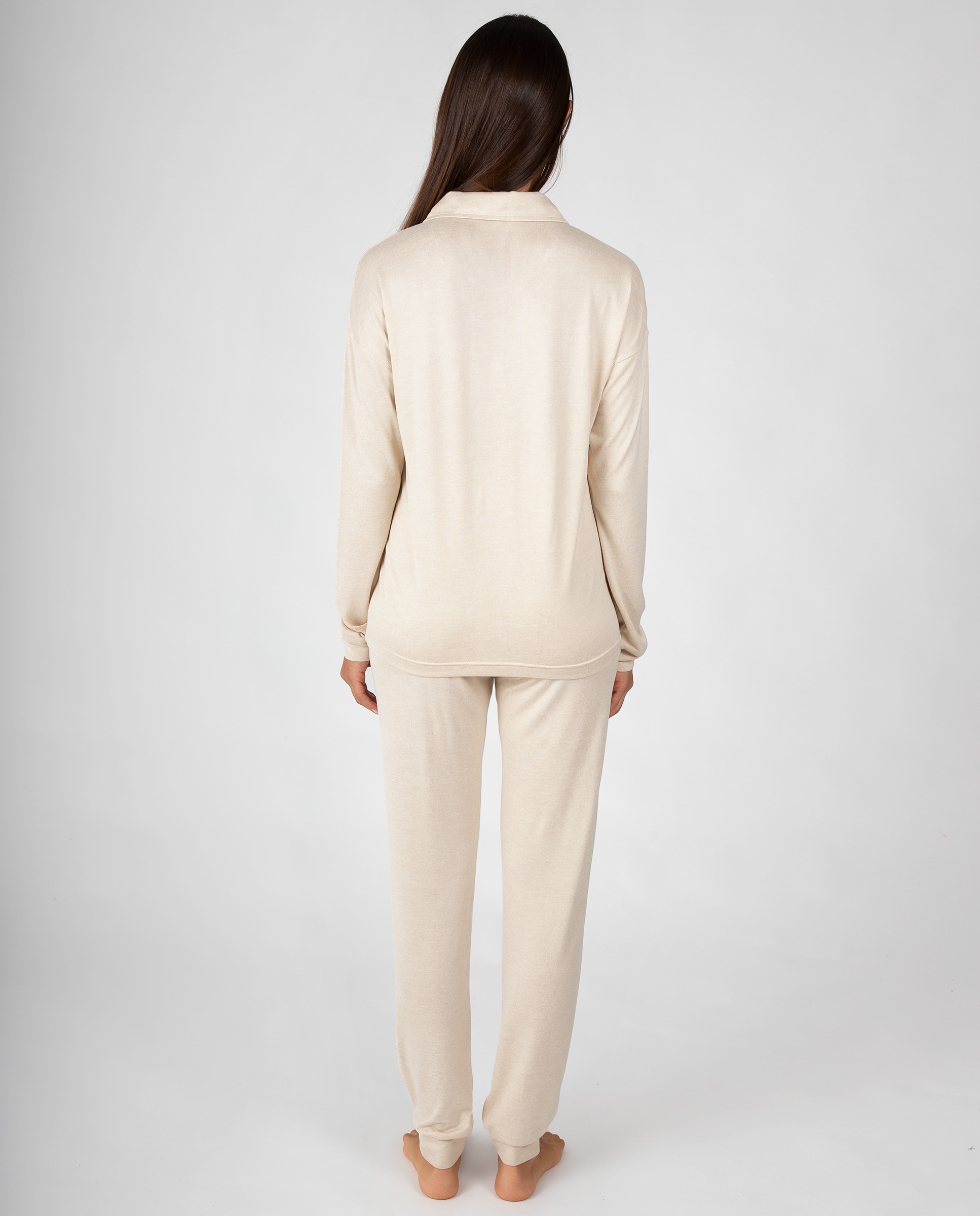 Pijama de mujer con cuello camisero, tapeta de botones y pantalón liso con puños - Massana - Beige Beige-2