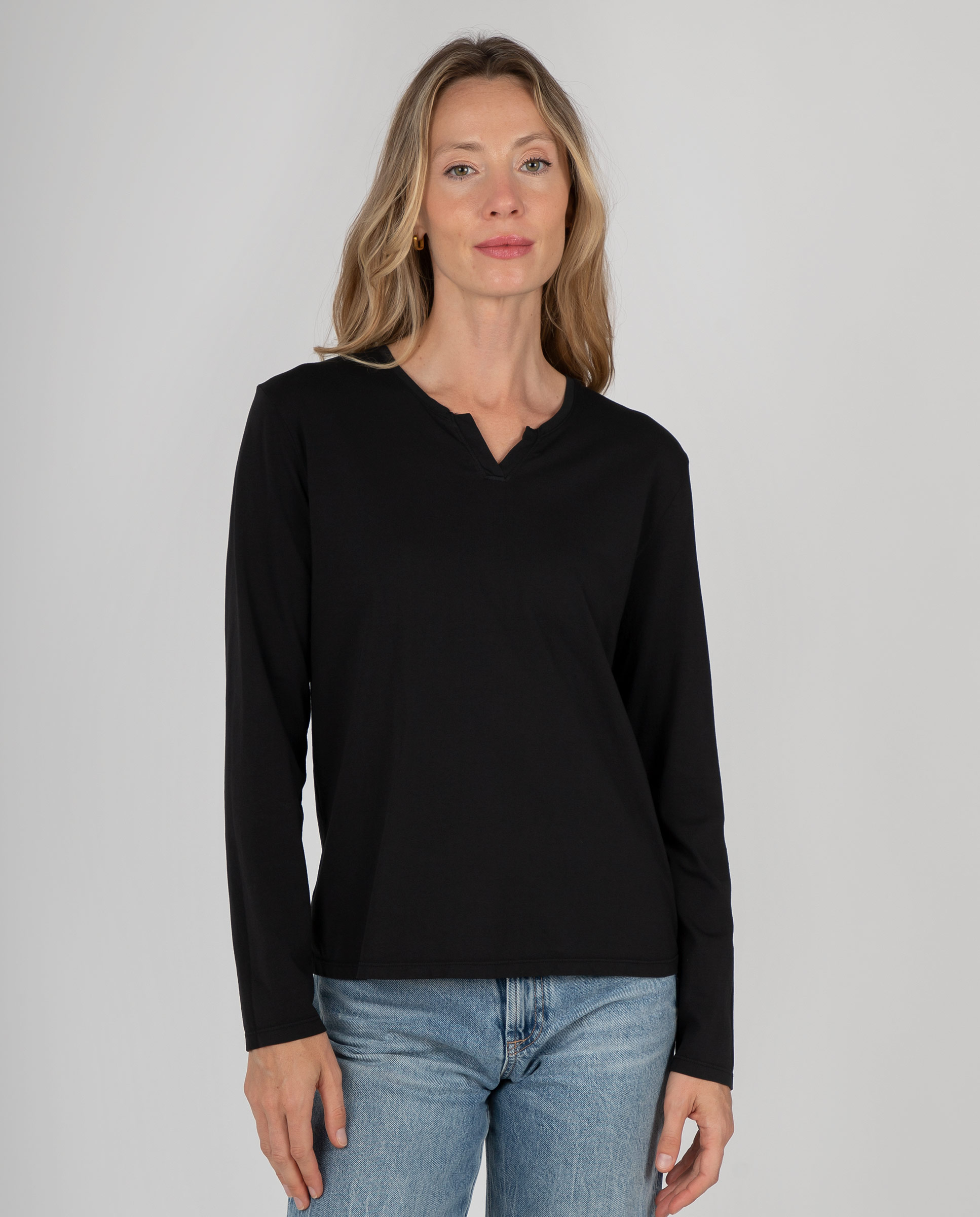 Camiseta básica de mujer con escote abierto pico - Massana - Negro Negro-1