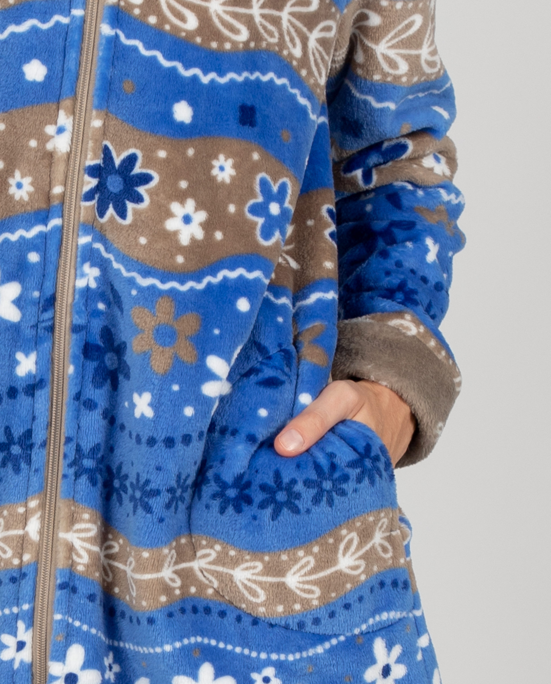Bata corta de mujer en tejido polar estampada con capucha, cremallera y bolsillos - Massana - Azul Azul-3