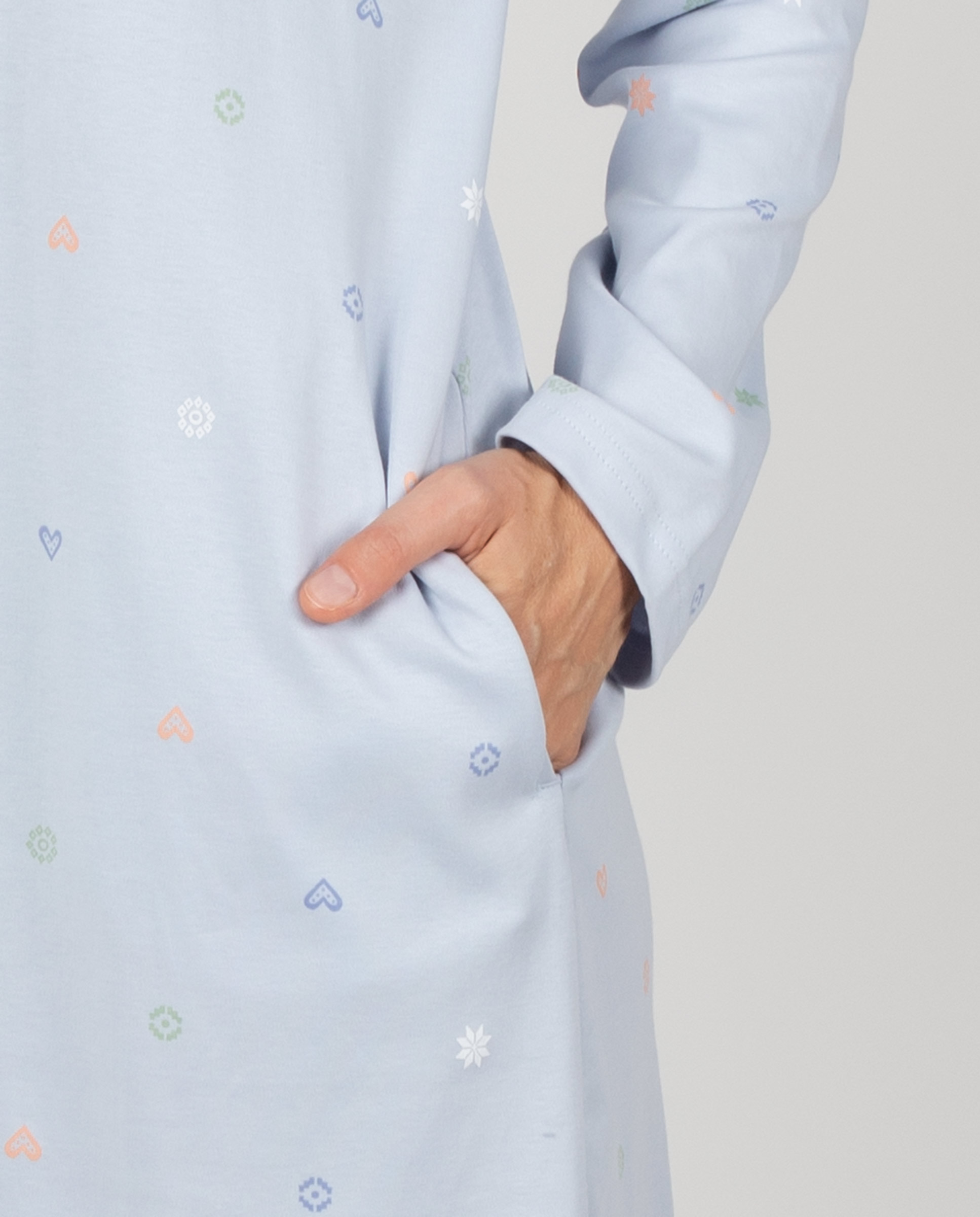 Camisón de mujer con bolsillos, tapeta de botones y pequeños detalles estampados. - Massana - Azul claro Azul claro-3