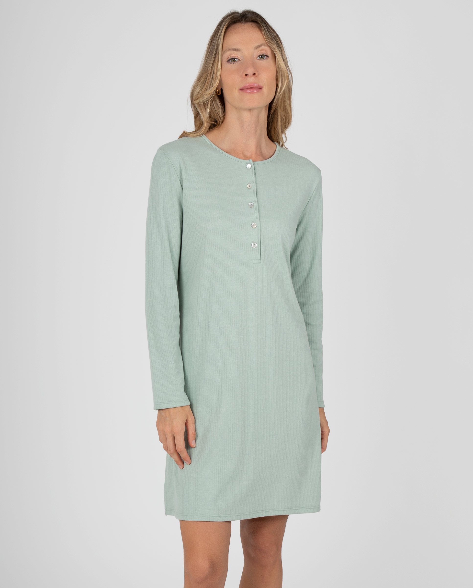 Camisón de mujer con cuello redondo, tapeta de botones y tejido de canalé fino - Massana - Verde Verde-1