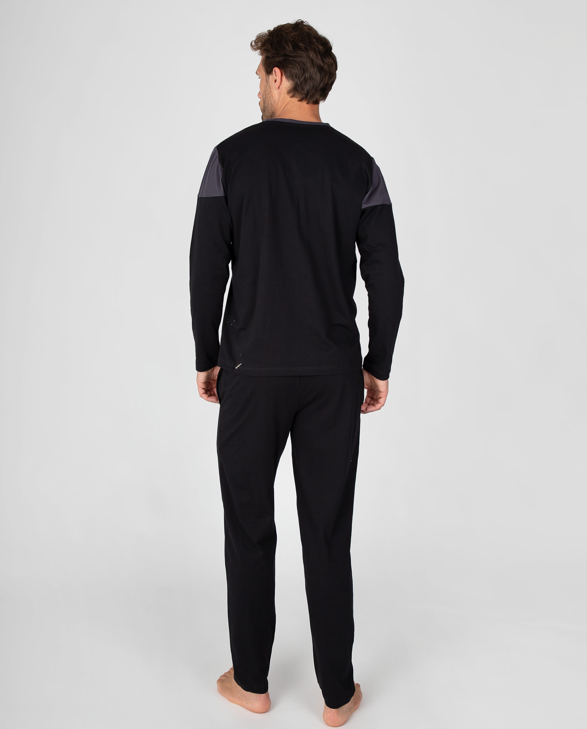 Imagen 2 de Pijama de hombre con tapeta abotonada, bolsillo de pecho y pantalón liso - Massana - Negro Negro