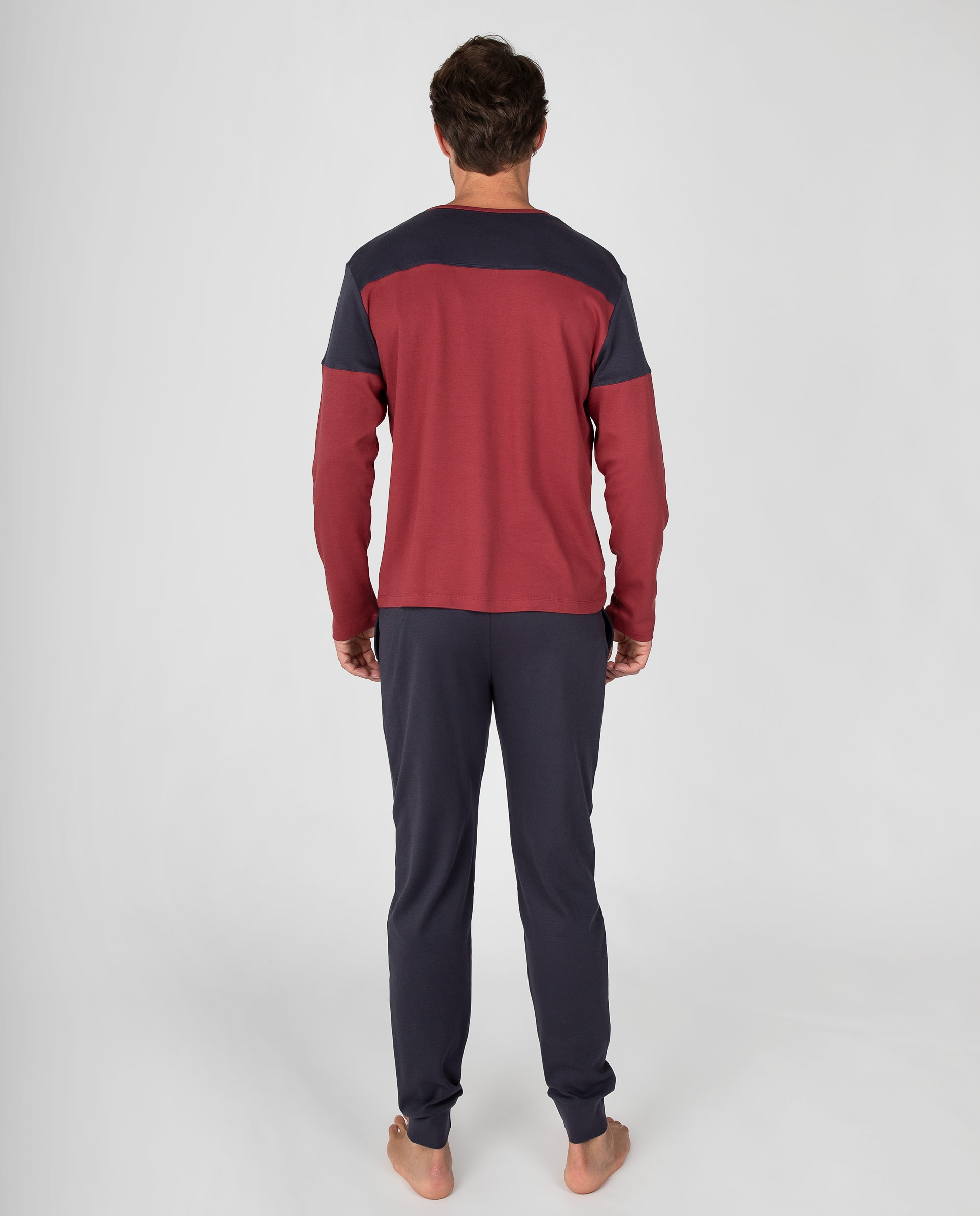 Imagen 2 de Pijama de hombre con camiseta de diseño a contraste y pantalón liso con puños - Massana - Granate Granate
