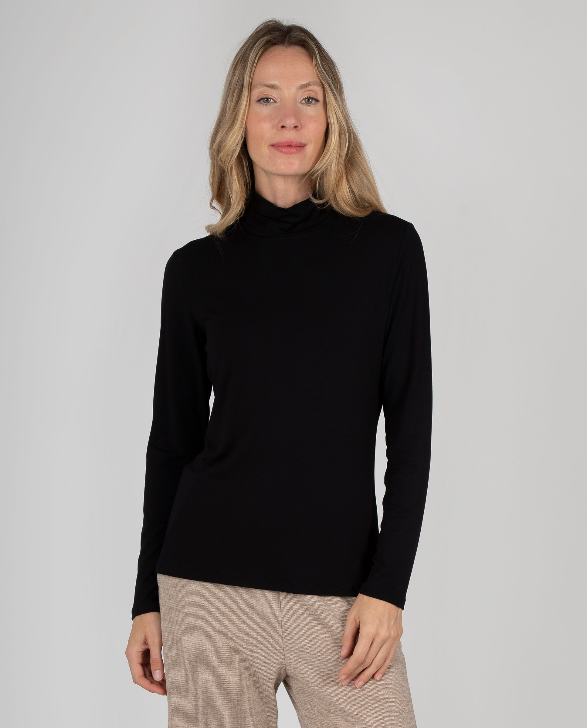 Camiseta básica de mujer con cuello alto - Massana - Negro Negro-1