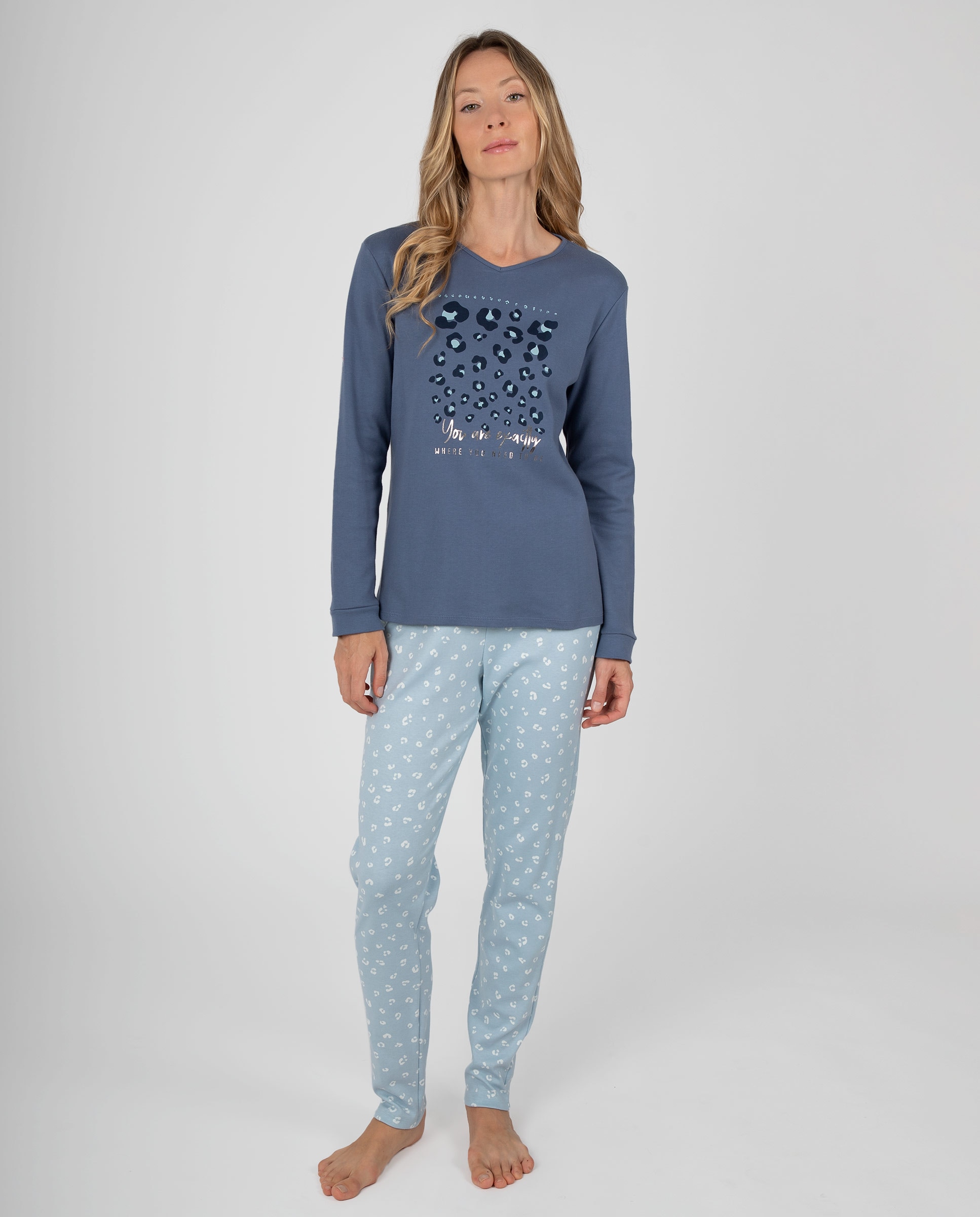 Imagen 0 de Pijama de mujer de manga larga con cuello ligeramente en pico y pantalón estampado Azul oscuro