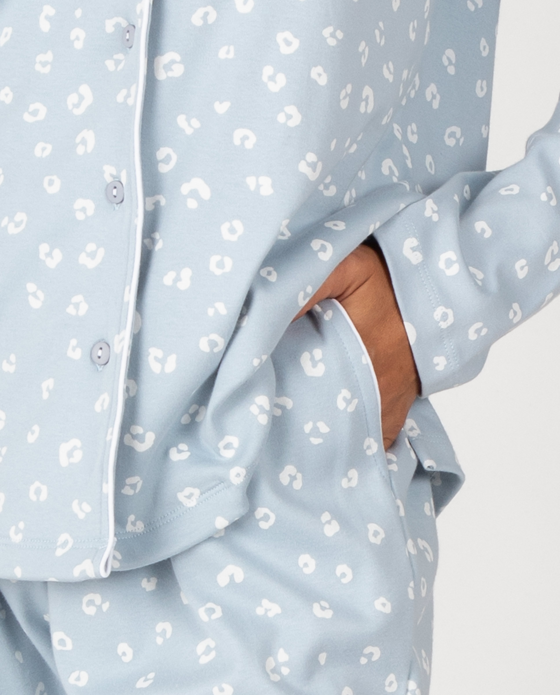 Pijama de mujer camisero de manga larga con cierre abotonado y bolsillo en el pecho - Massana - Azul Azul-3
