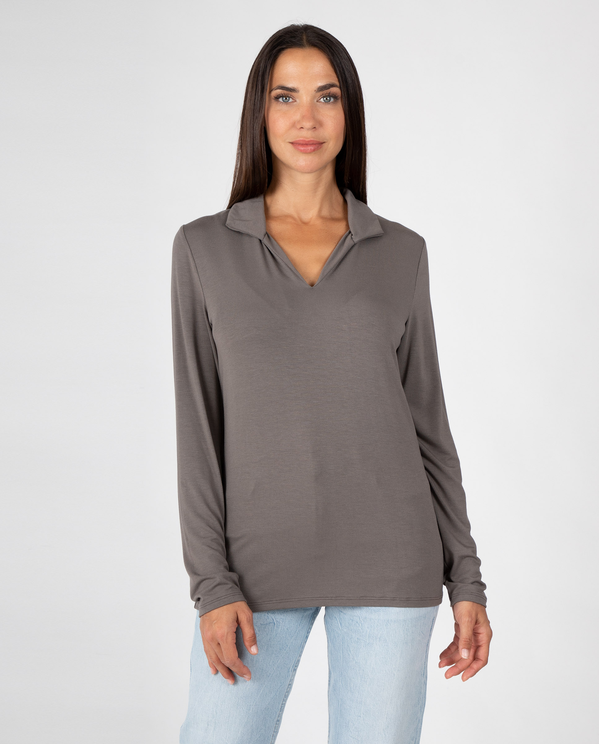Camiseta lisa de mujer con cuello pico y solapa - Massana - Visón Visón-1