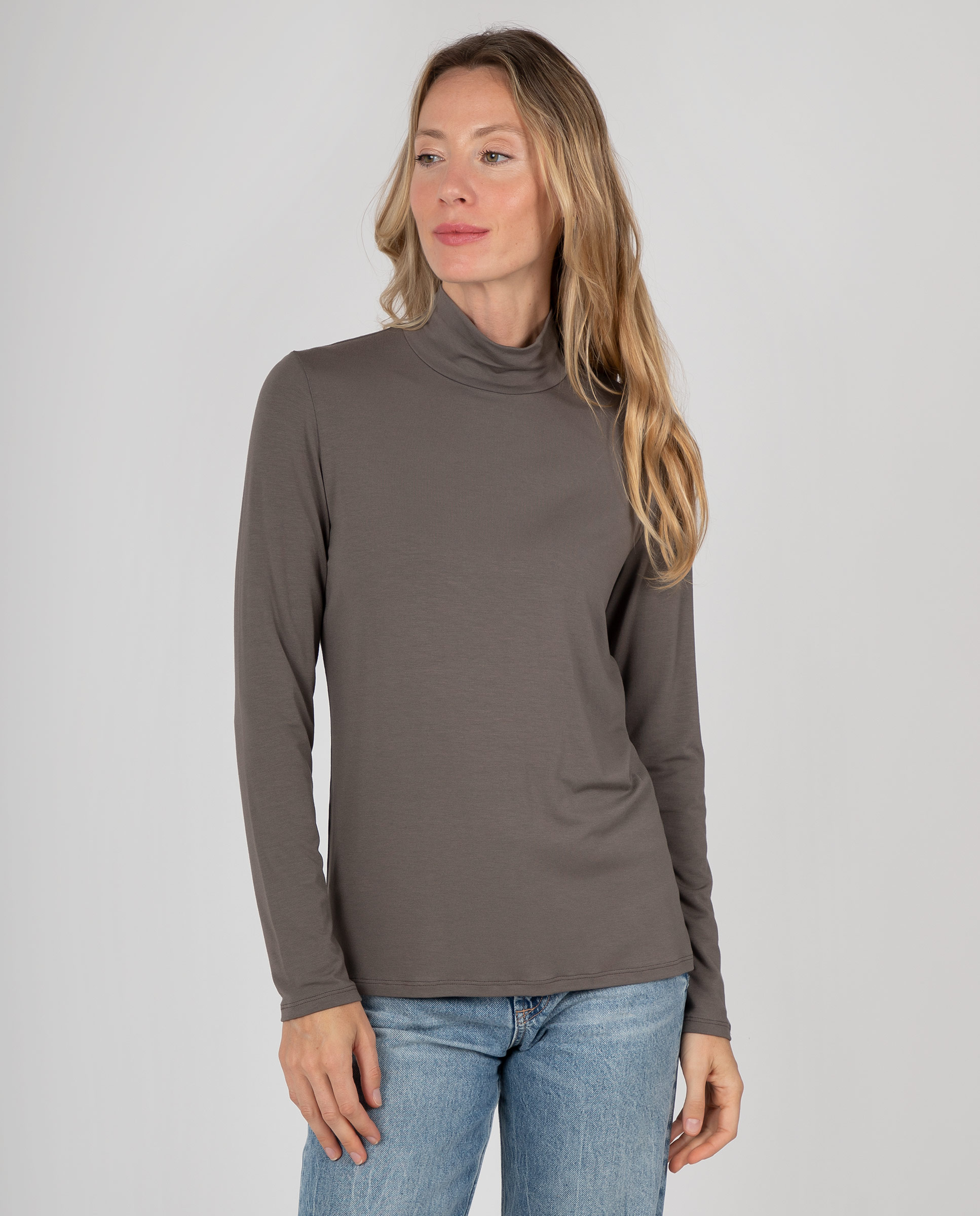 Camiseta básica de mujer con cuello alto - Massana - Visón Visón-1