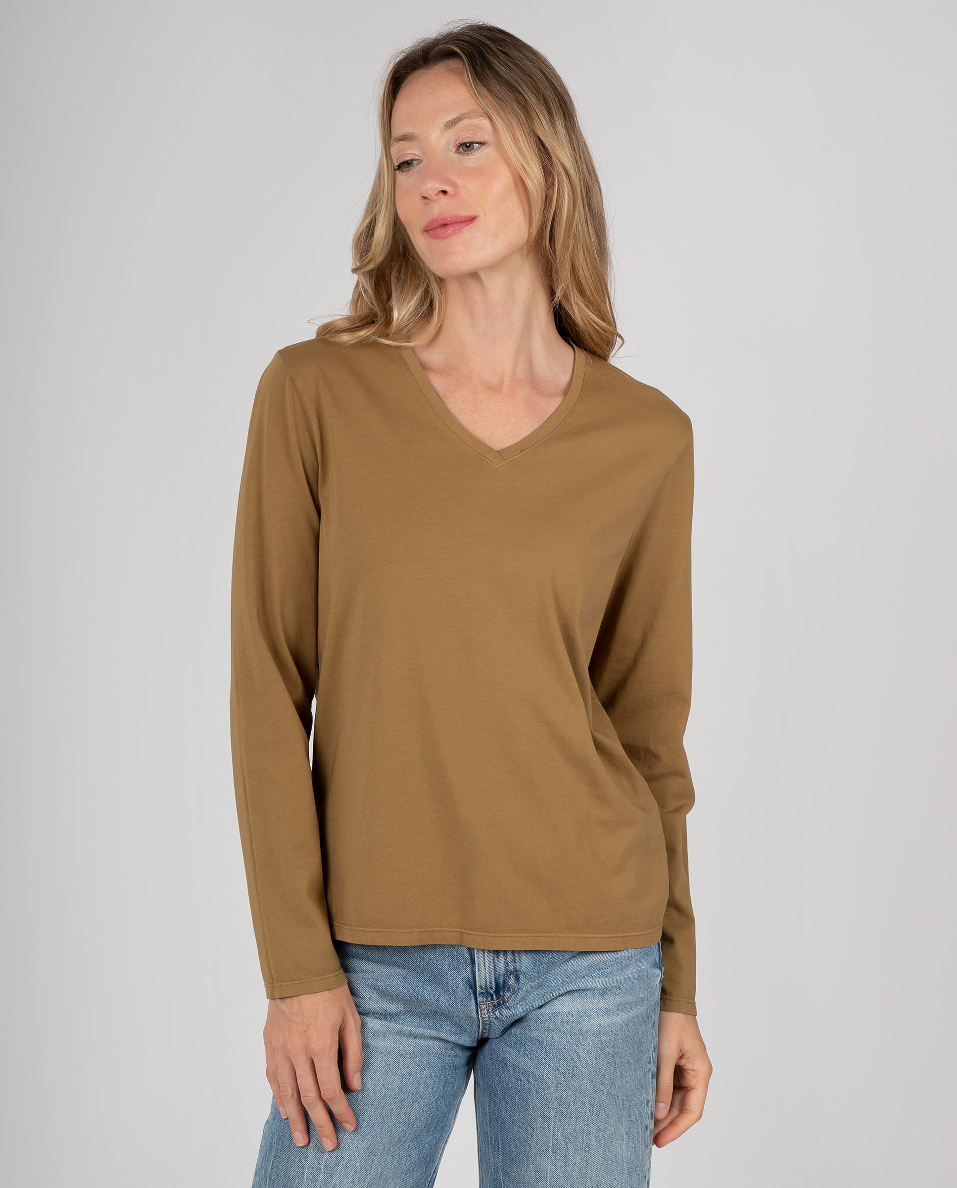 Camiseta básica de mujer con cuello de pico - Massana - Ocre Ocre-1