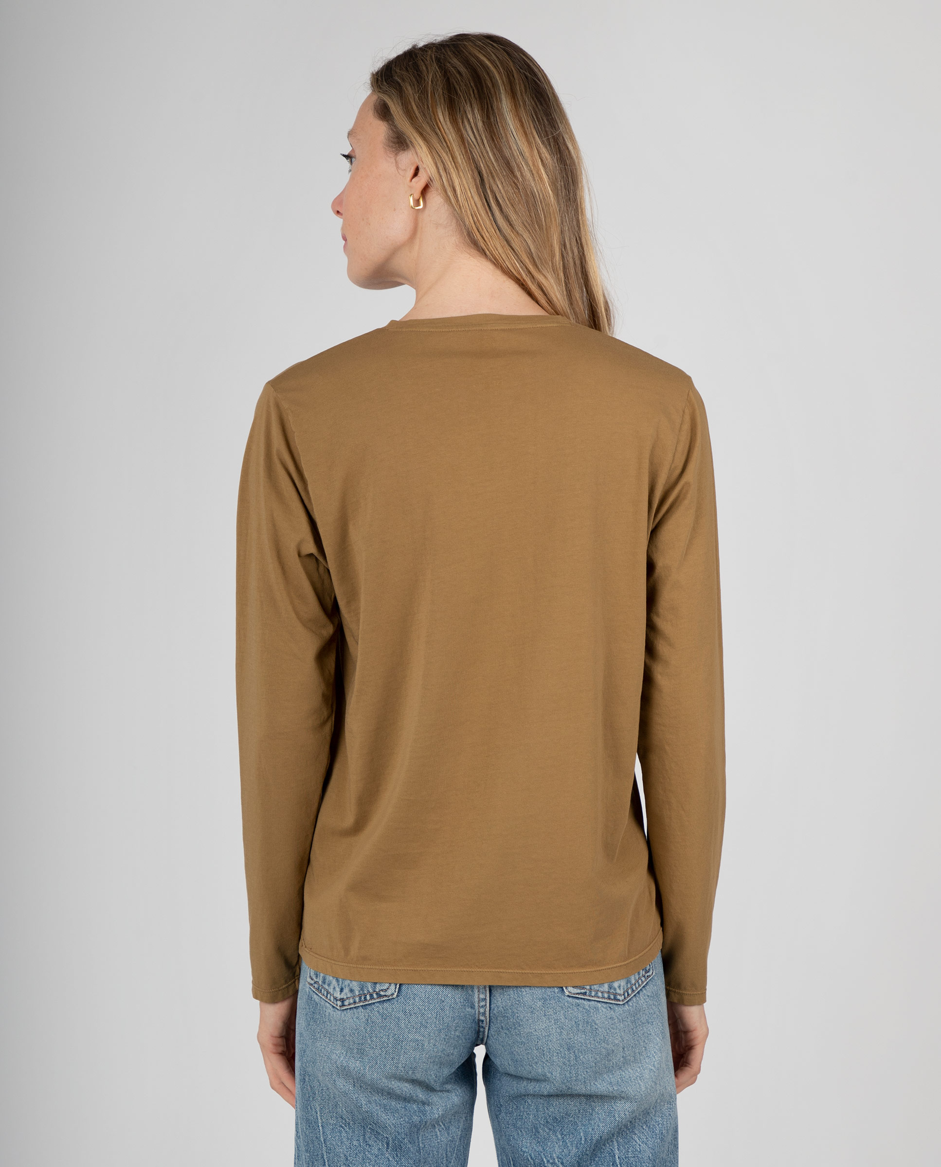 Camiseta básica de mujer con cuello de pico - Massana - Ocre Ocre-2