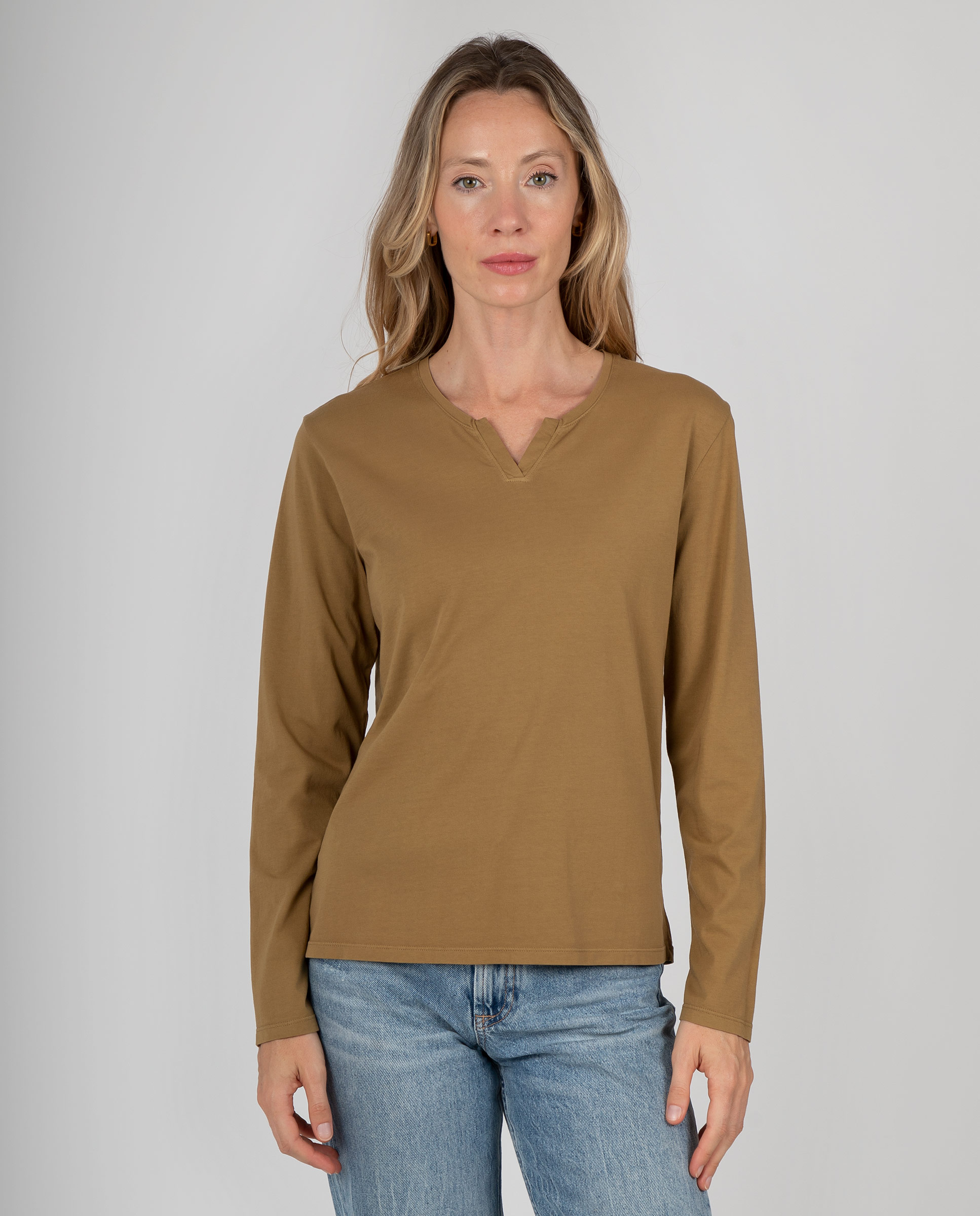 Camiseta básica de mujer con escote abierto pico - Massana - Ocre Ocre-1