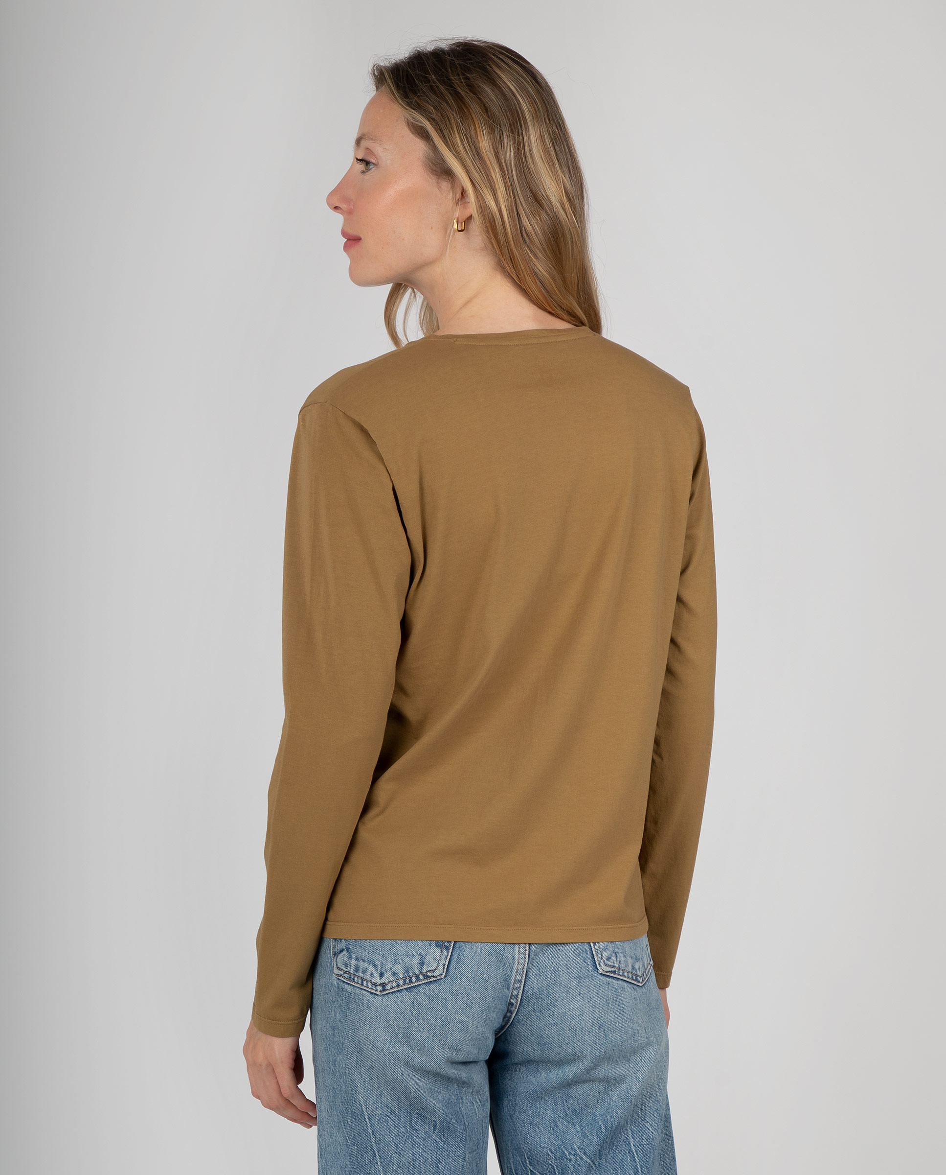 Camiseta básica de mujer con escote abierto pico - Massana - Ocre Ocre-2