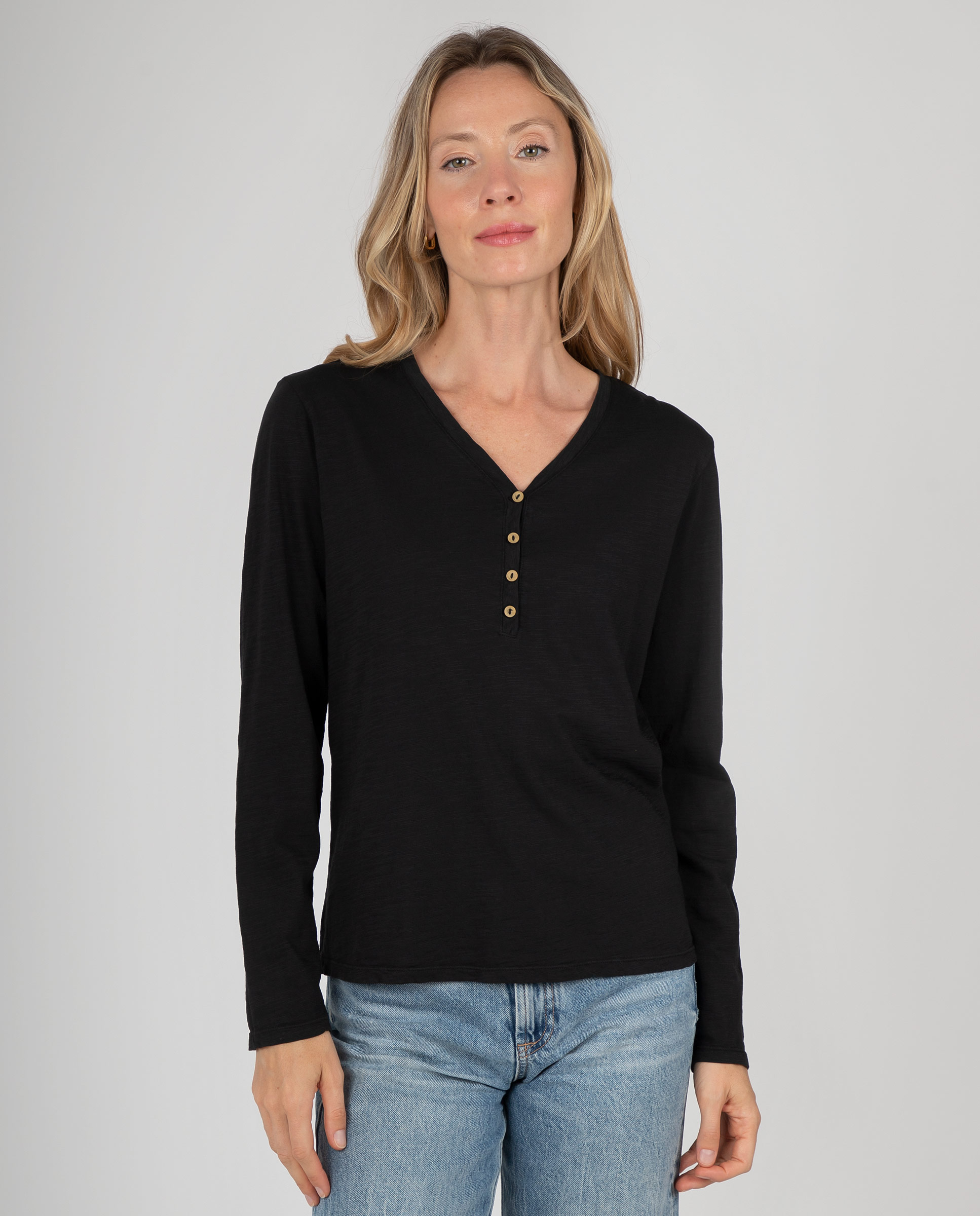 Camiseta básica de mujer con cuello pico y tapeta - Massana - Negro Negro-1
