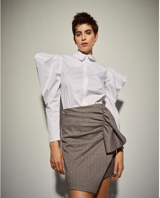 Blusa de mujer con manga abullonada