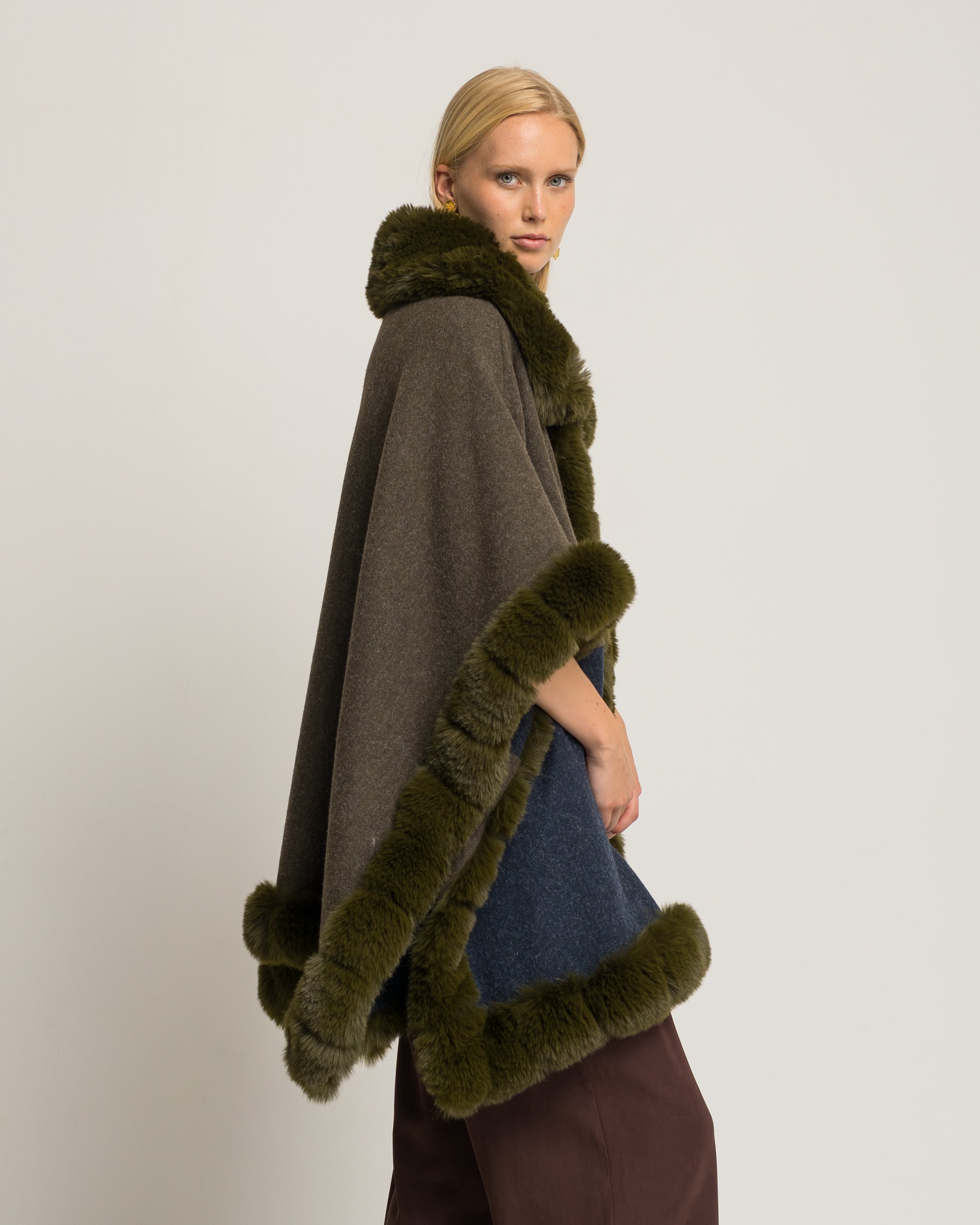 Poncho de mujer con cuello de pelo tipo cisne - Niza - Azul Azul-3