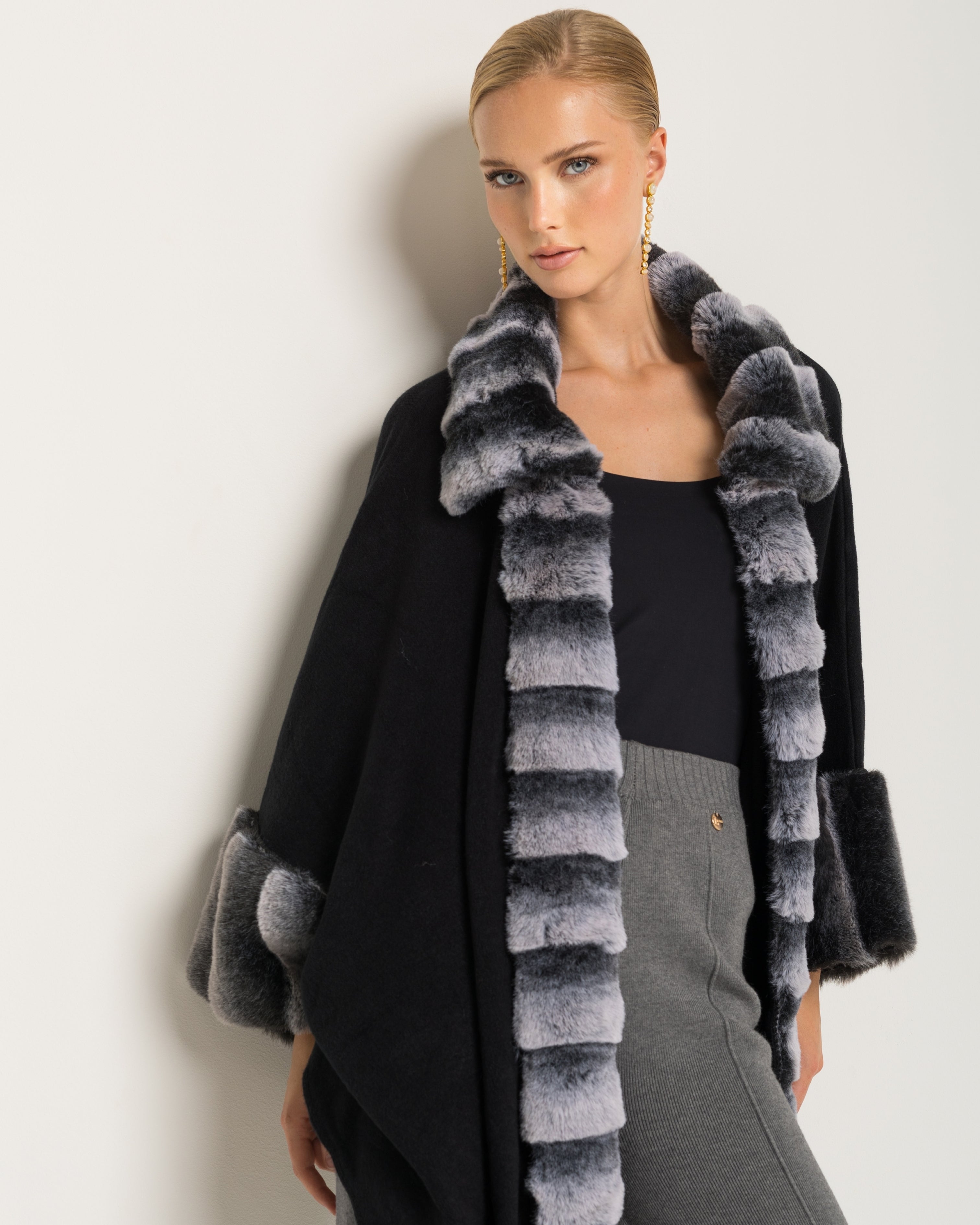 Poncho de mujer de pelo con cierre central - Niza - Negro Negro-2