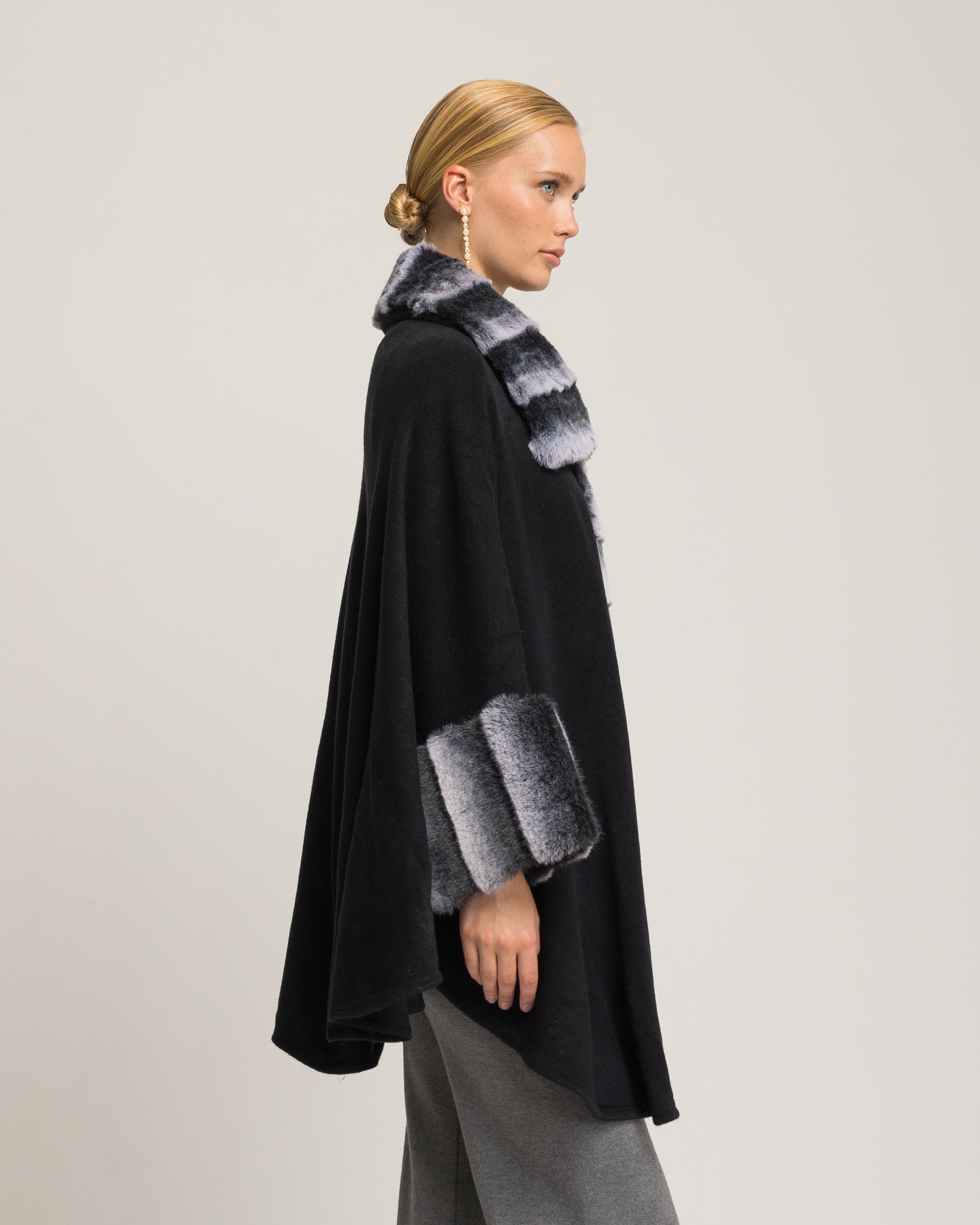 Poncho de mujer de pelo con cierre central - Niza - Negro Negro-4