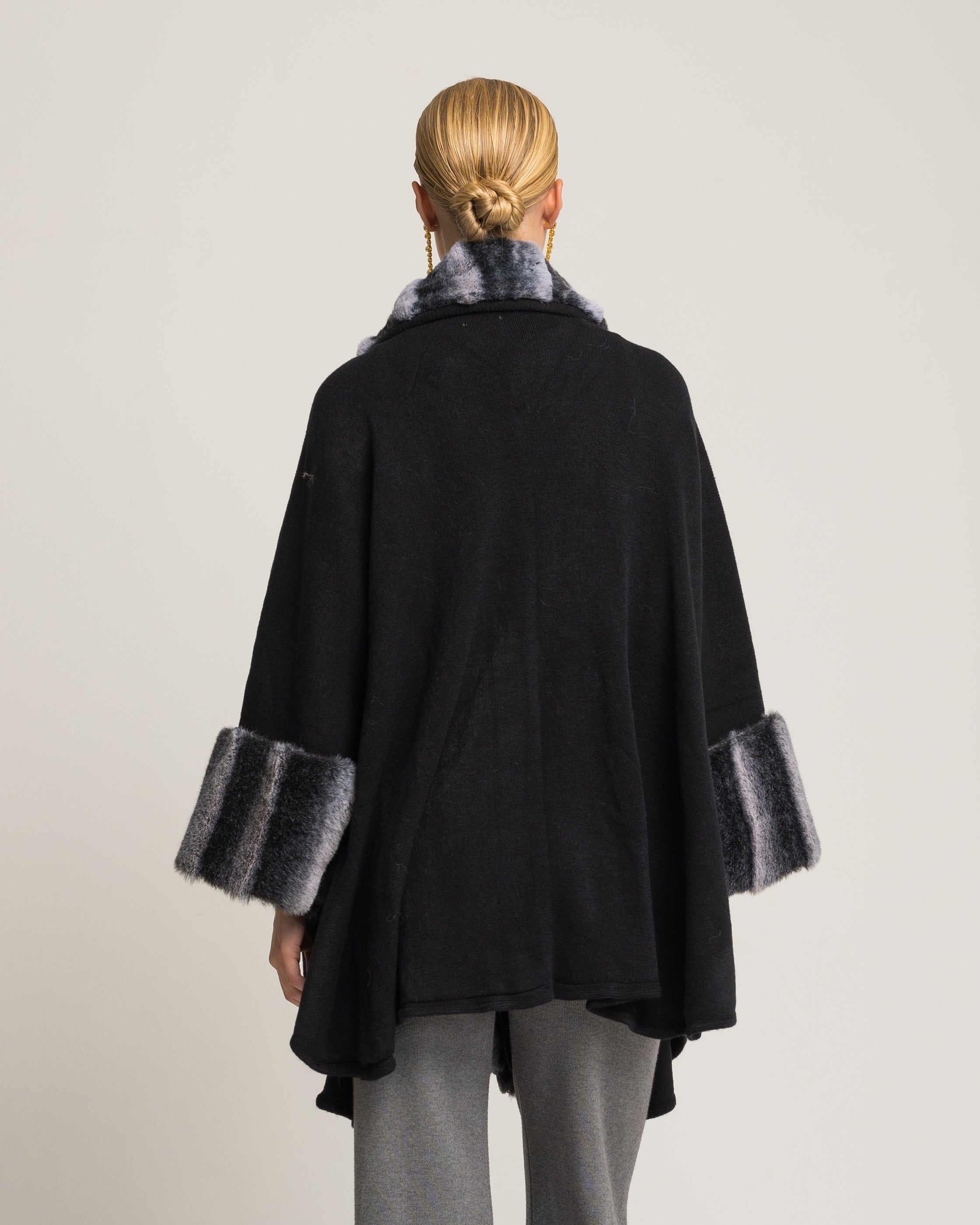 Poncho de mujer de pelo con cierre central - Niza - Negro Negro-5