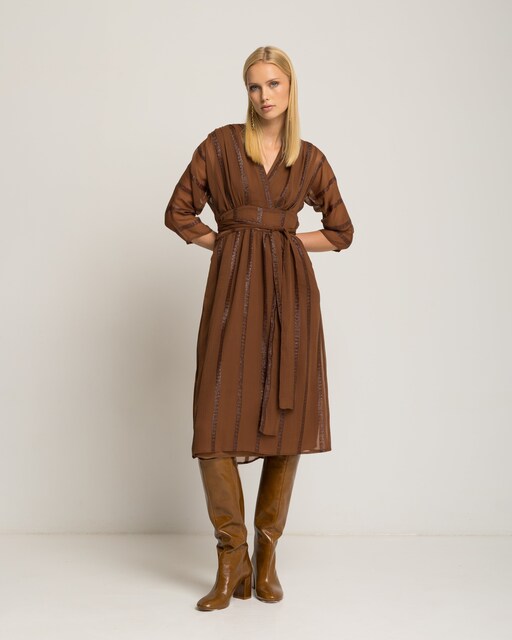 Imagen 0 de Vestido midi con rayas y manga tres cuartos