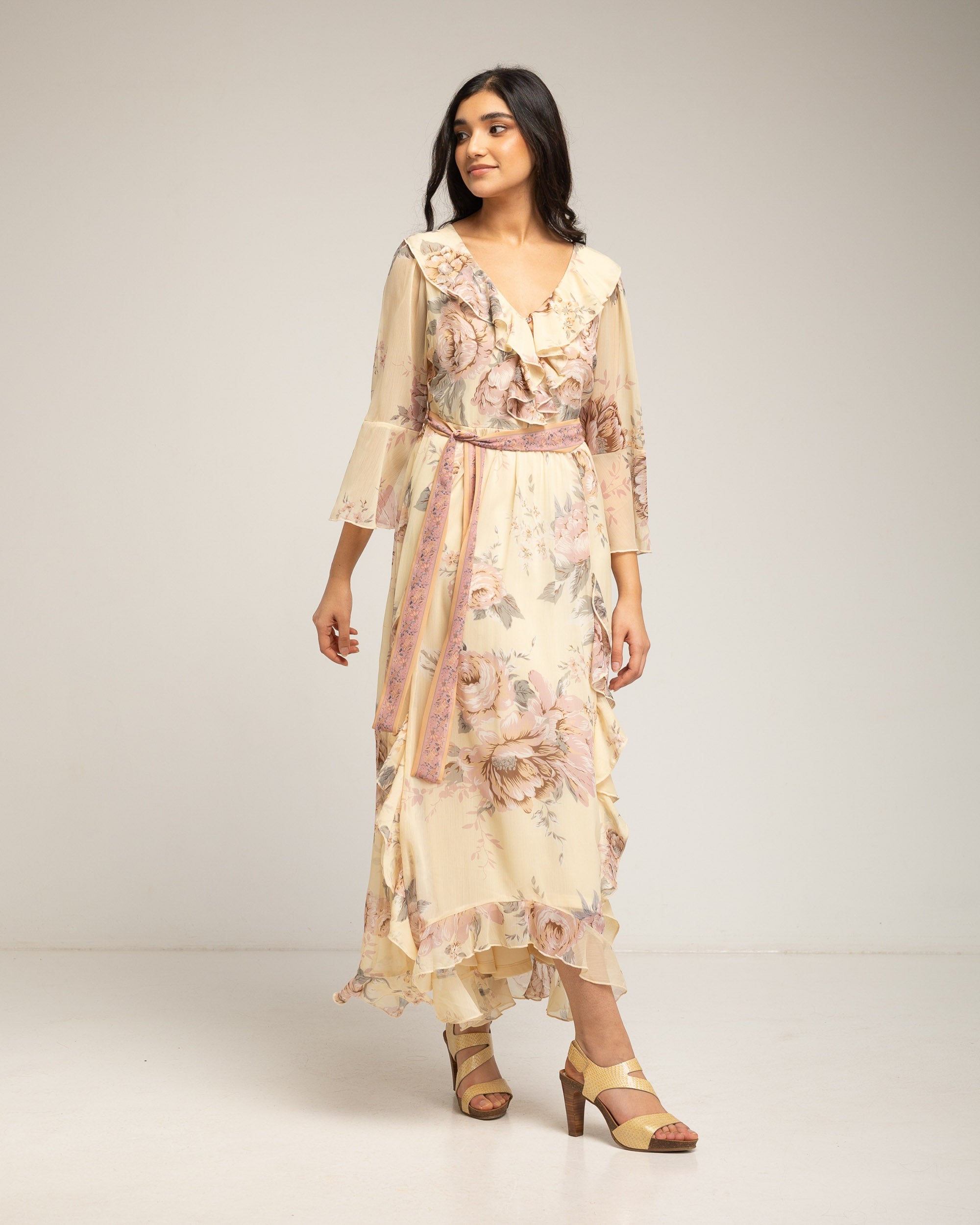 Niza - Vestido largo con volantes y estampado floral.