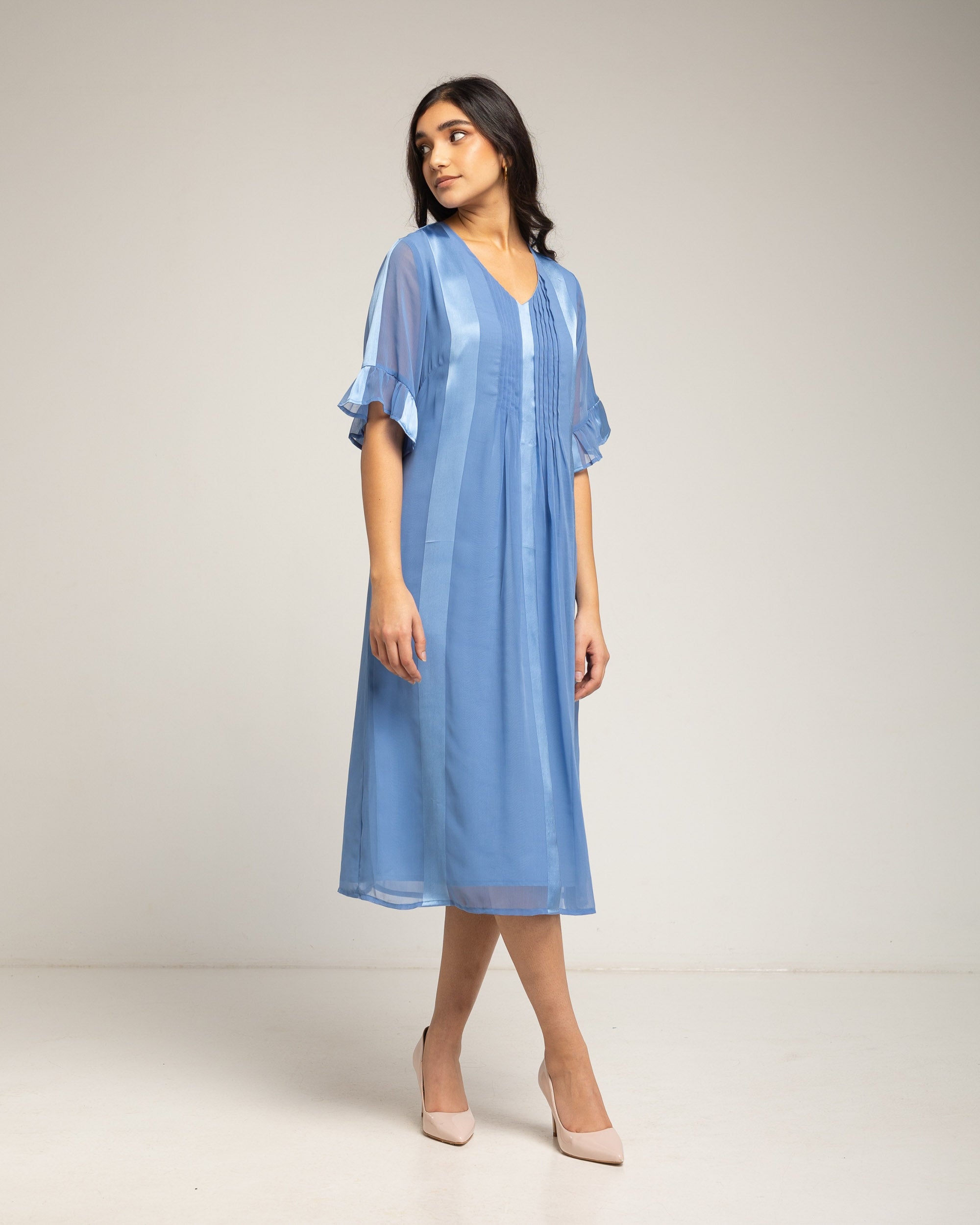 Niza - Vestido midi vaporoso con manga volante.