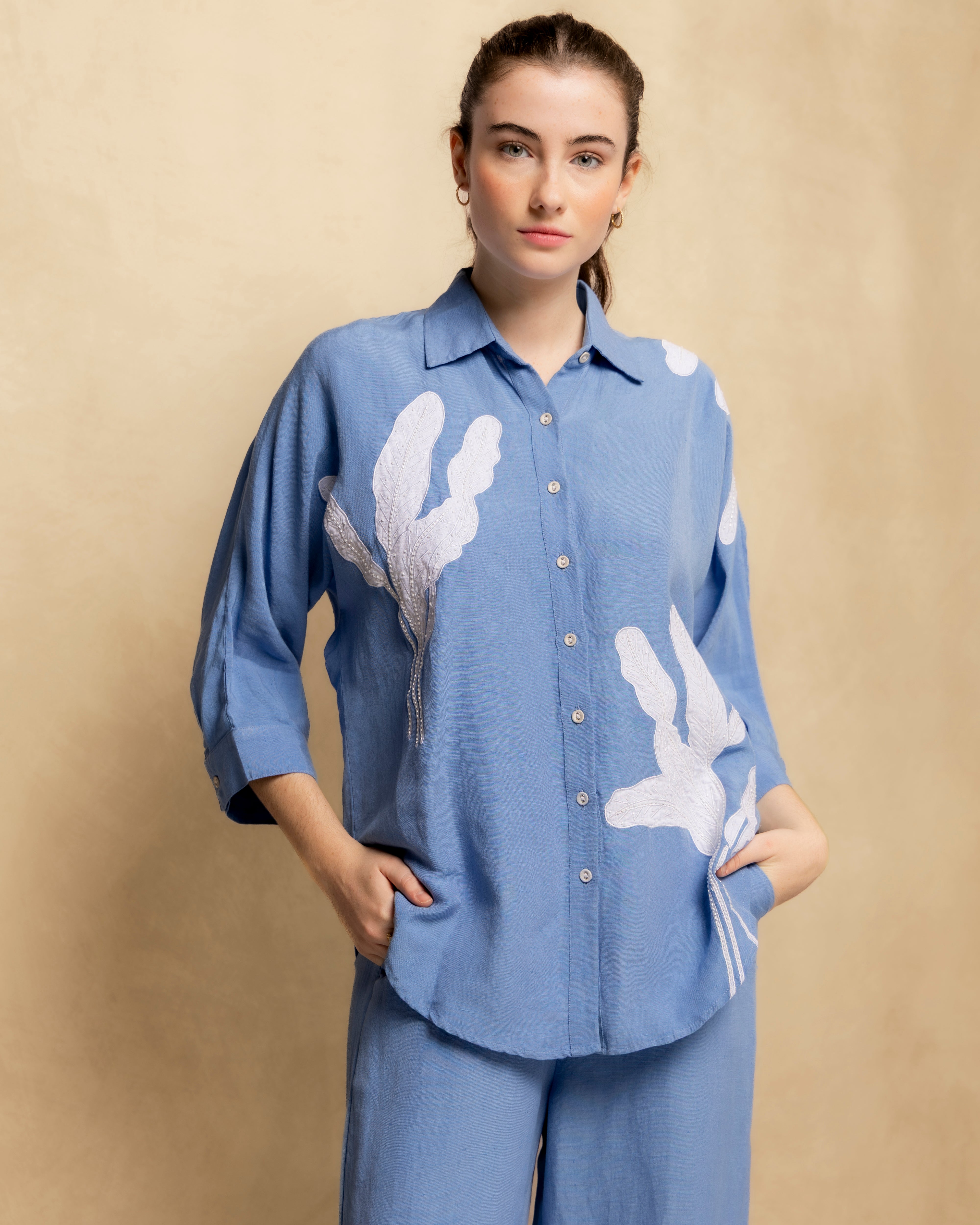 Niza - Camisa de mujer fluida con bordado.