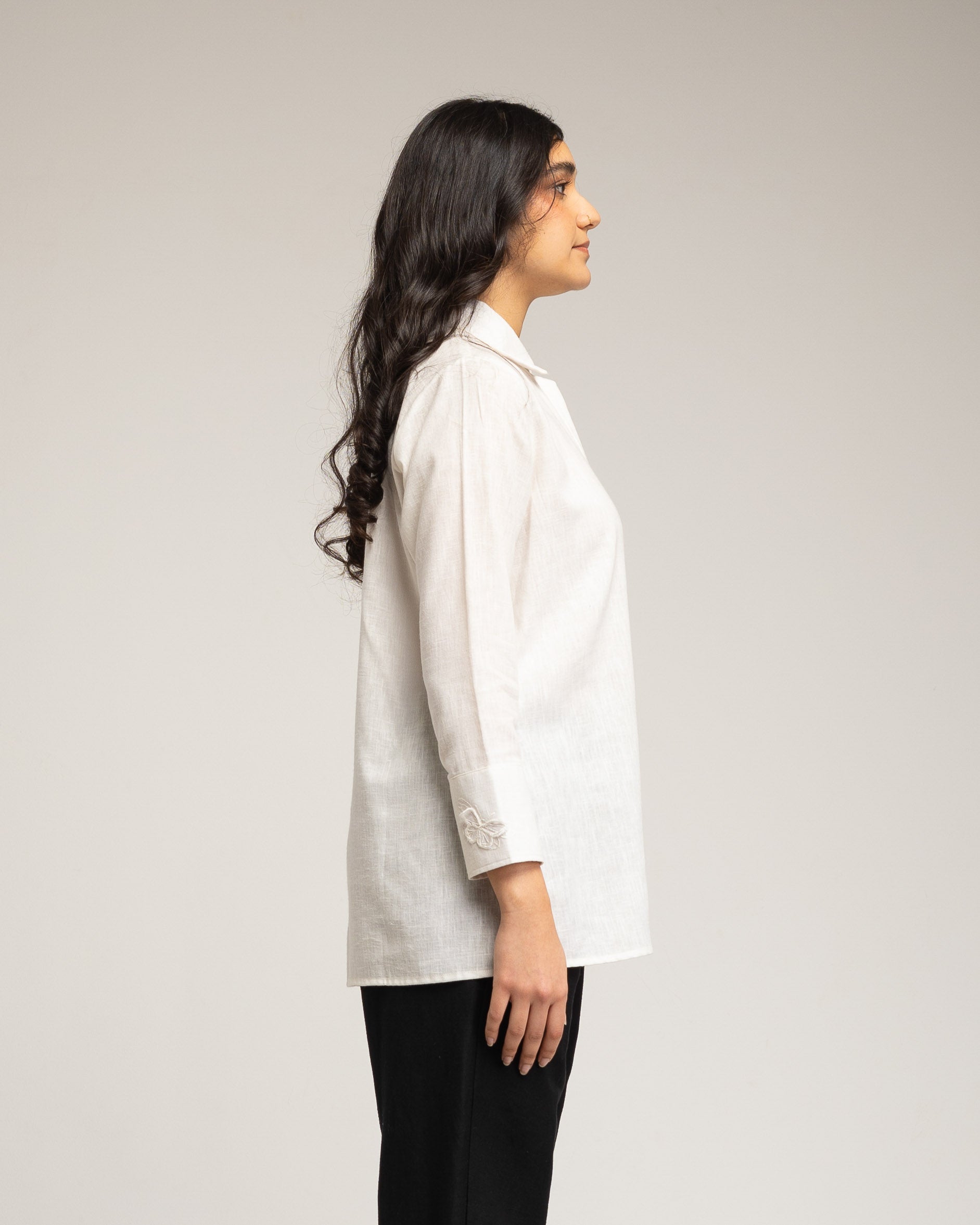 Camisa de mujer con bordado floral y detalle de strass - Niza - Blanco Blanco-3
