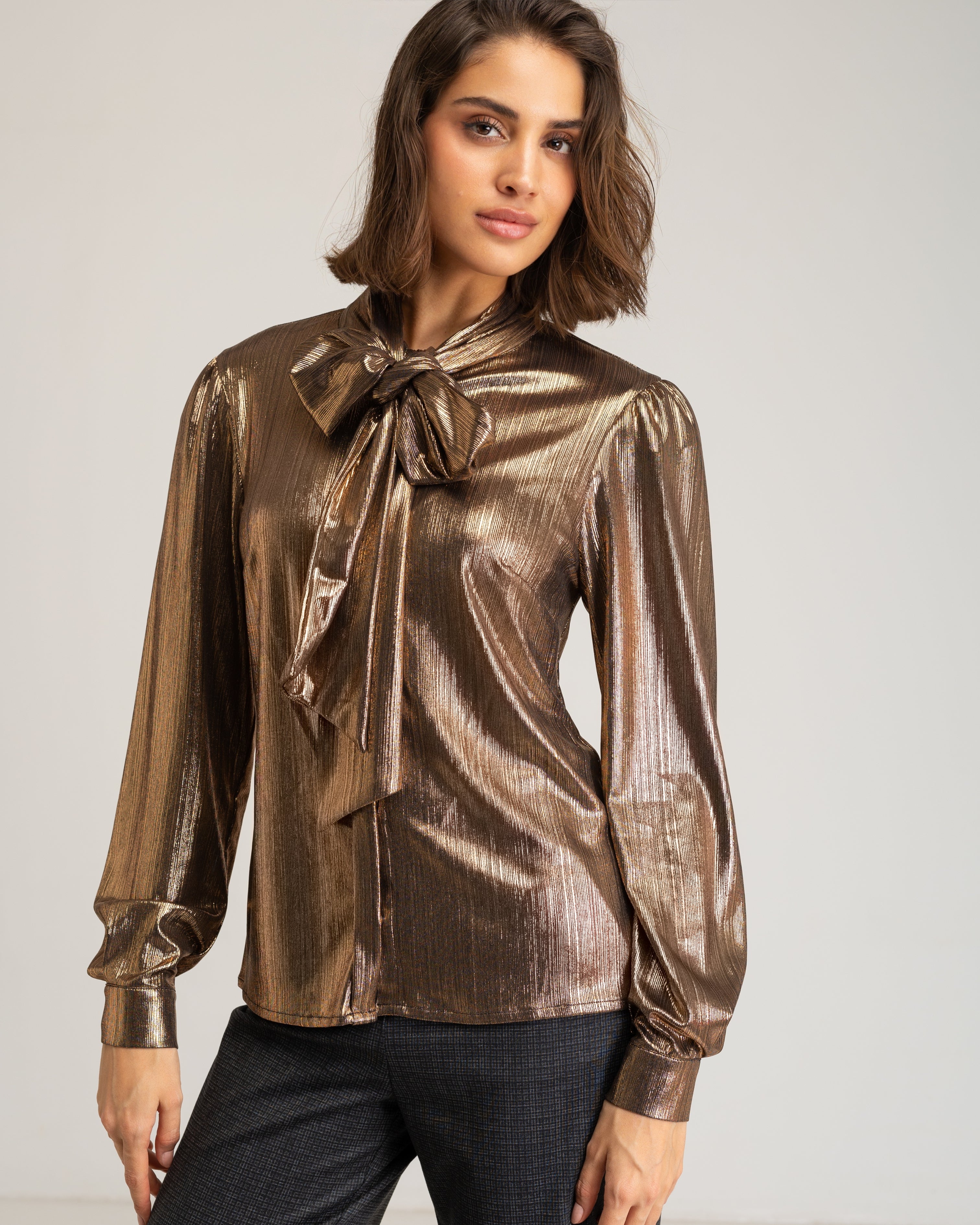 Imagen 0 de Blusa de mujer de manga larga y nudo en cuello vega Oro