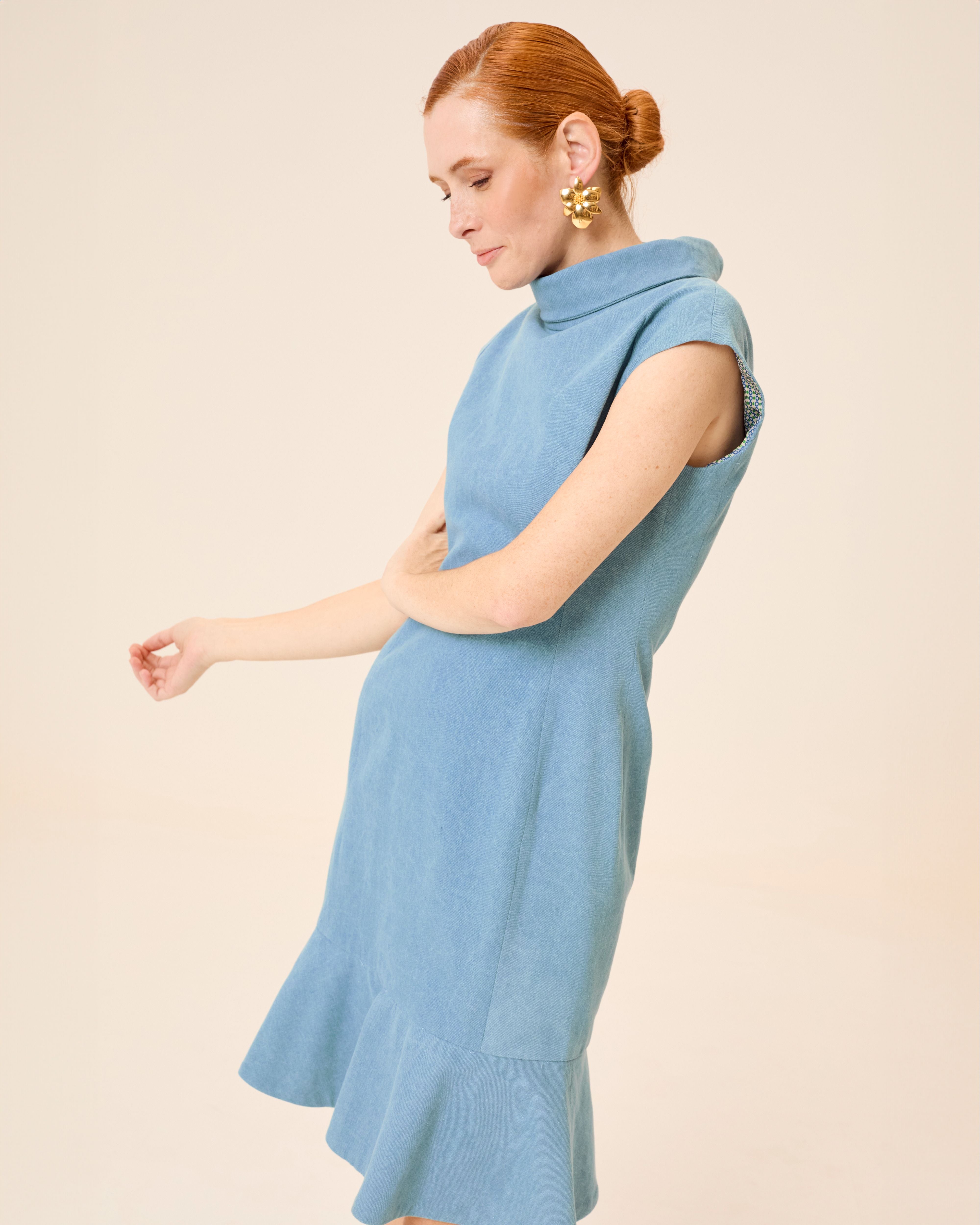 Vestido corto isa con cuello alto y volante en el bajo - Niza - Azul marino Azul marino-3