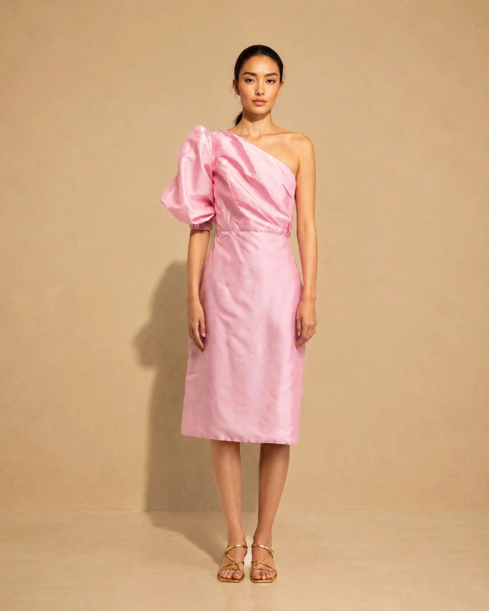 Vestido midi de mujer de satén con escote asimétrico - Niza - Rosa Rosa-1