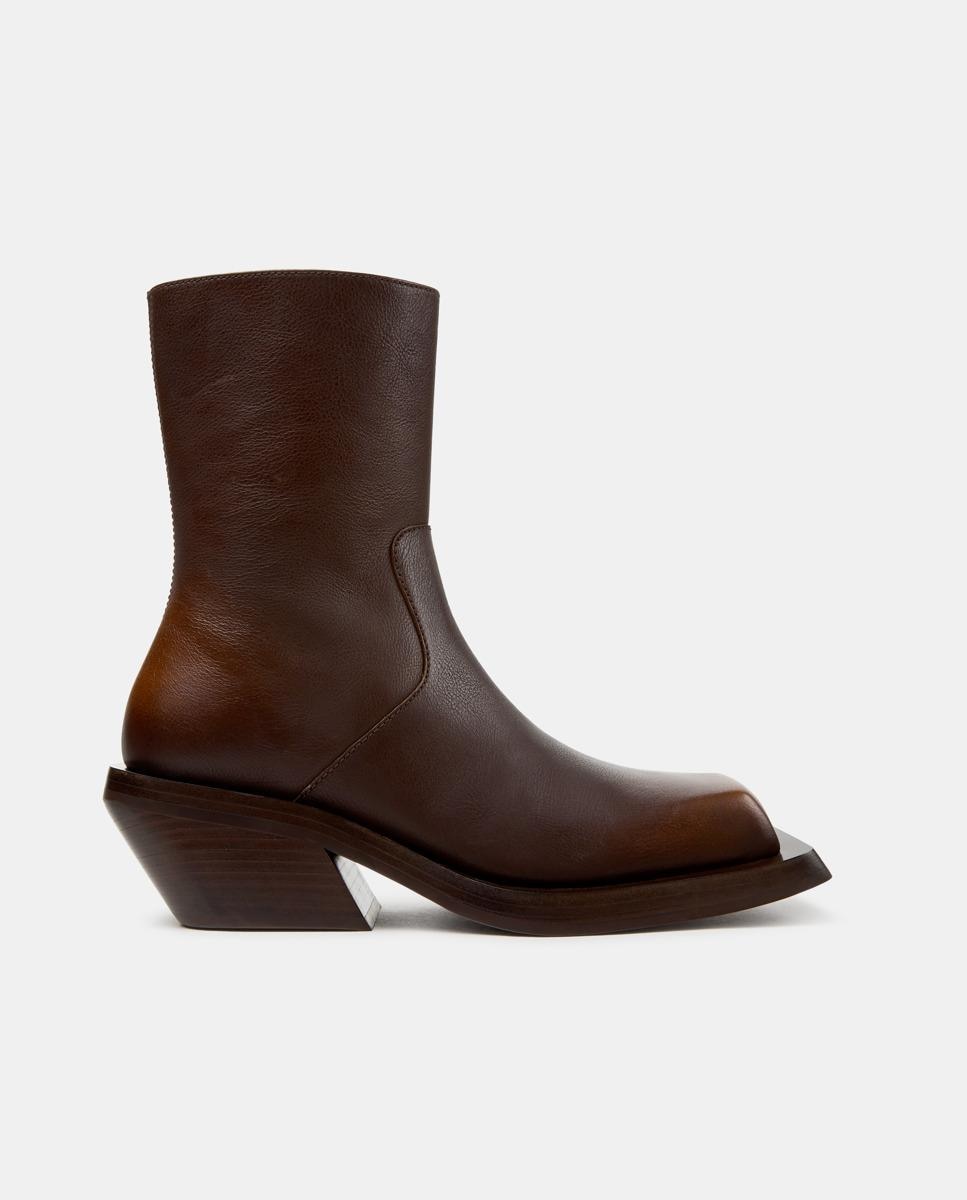Imagen 0 de Botines estilo cowboy quetal de piel Marrón