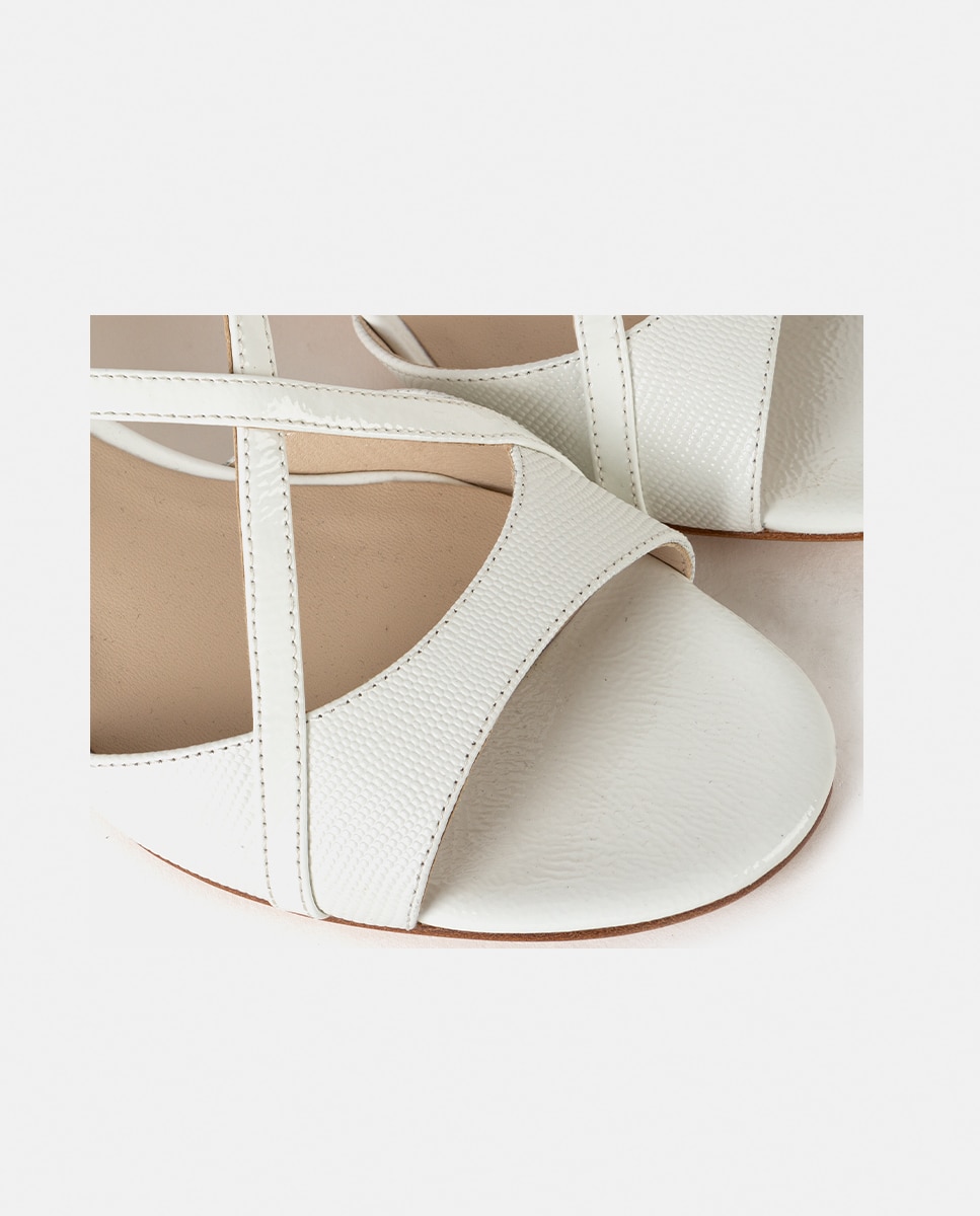 Sandalia de mujer confeccionada en charol y piel grabada - Farrutx - Blanco brillo Blanco brillo-2