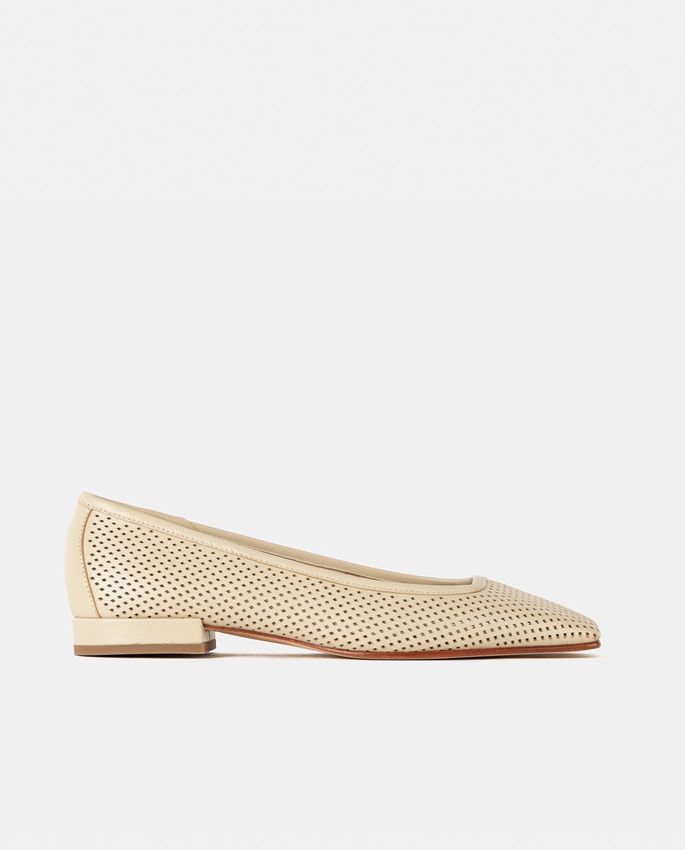 Bailarinas con tacón de mujer confeccionadas en napa con picados - Farrutx - Beige Beige-1