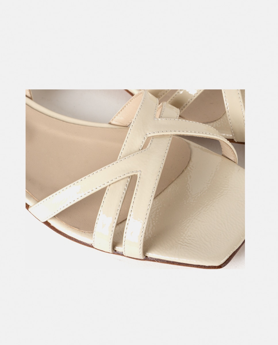 Sandalia plana de mujer confeccionada en charol - Farrutx - Beige Beige-2