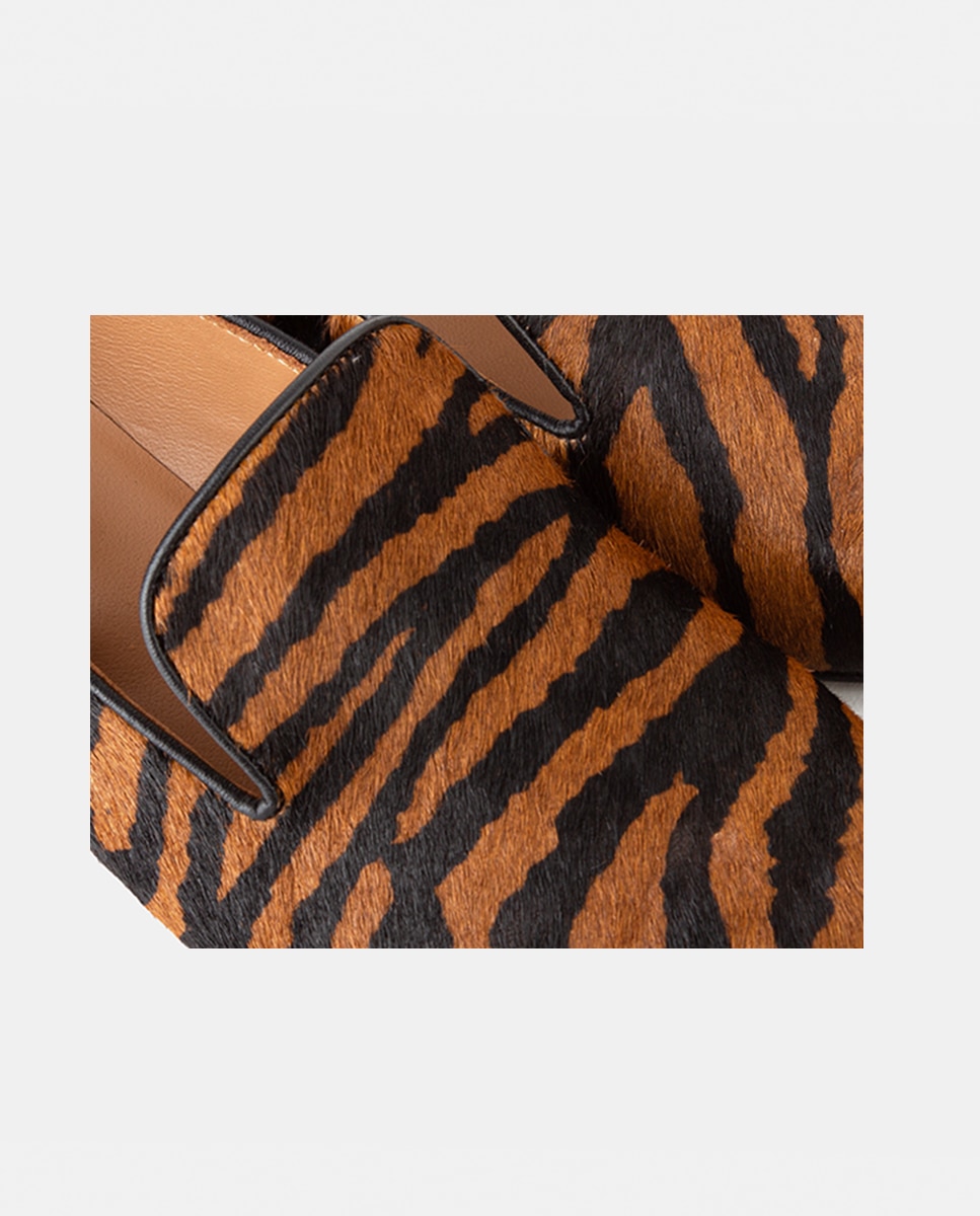 Slipper de mujer de punta fina confeccionado en piel animal - Farrutx - Estampado Estampado-2