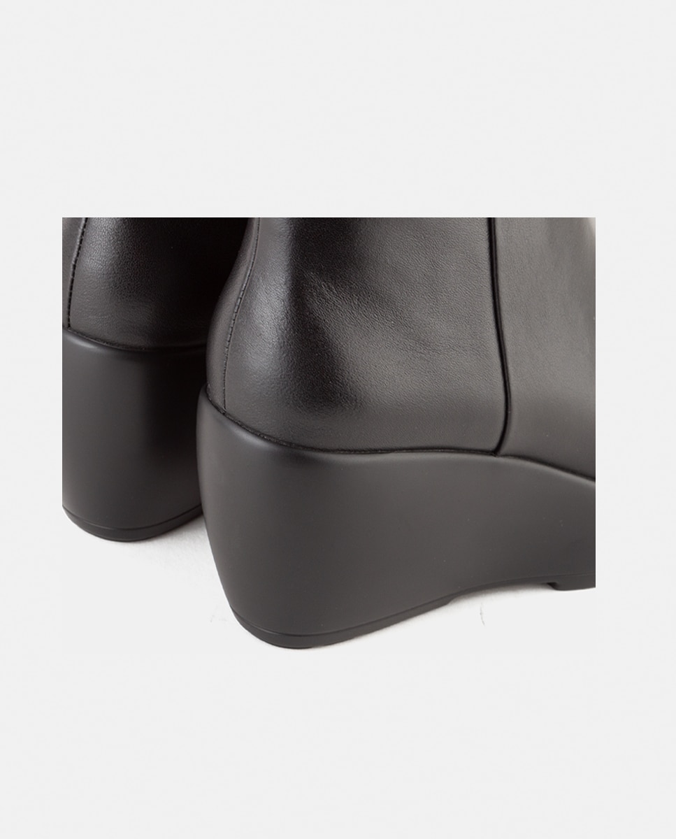 Botines de mujer confeccionados en napa con cremallera interior y cuña 14 cm - Farrutx - Negro Negro-2