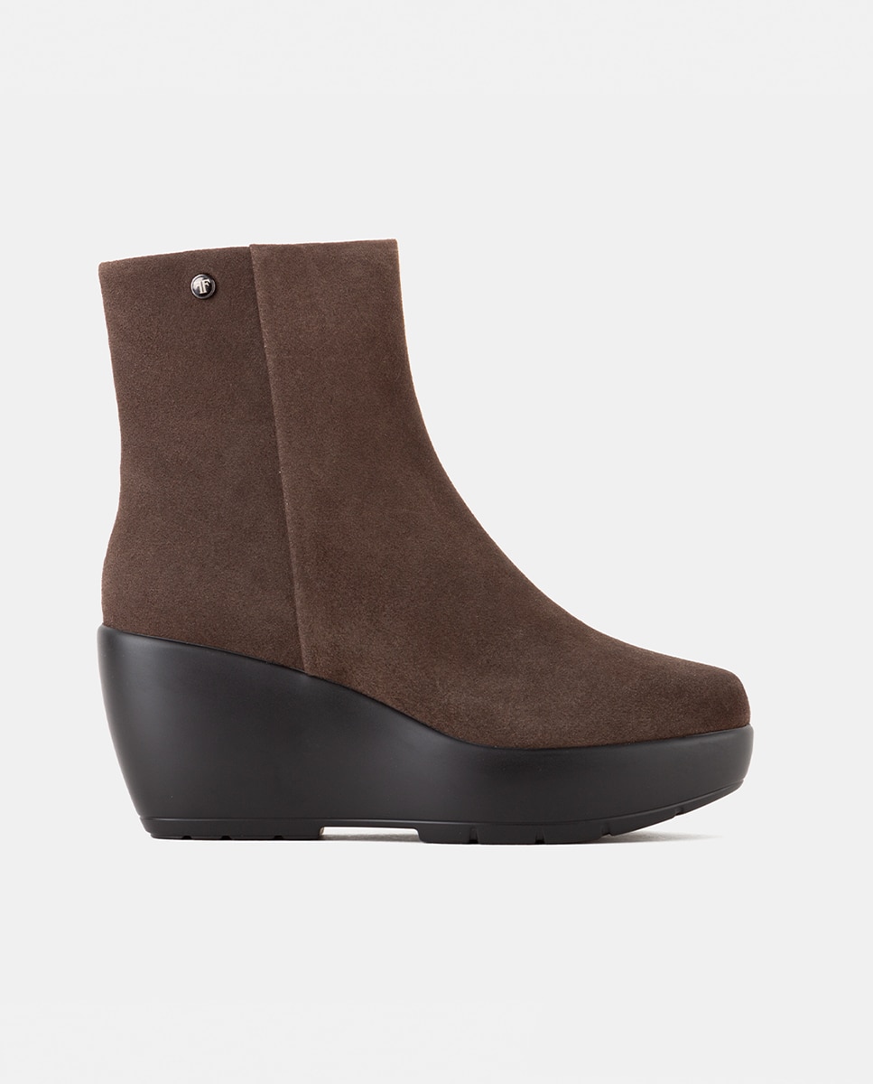 Botines de mujer confeccionados en velour con cremallera interior y cuña 14 cm - Farrutx - Ébano Ébano-1