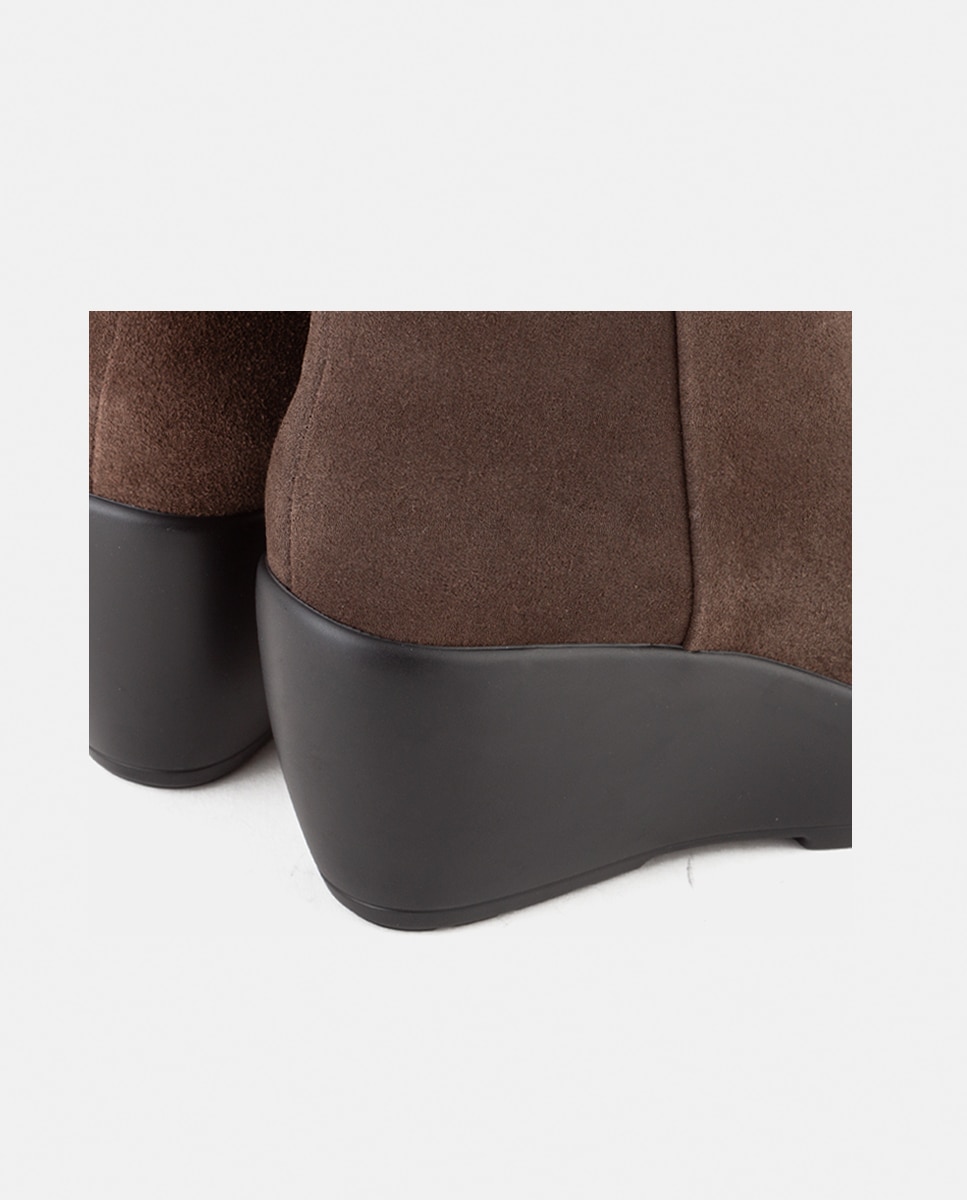 Botines de mujer confeccionados en velour con cremallera interior y cuña 14 cm - Farrutx - Ébano Ébano-2