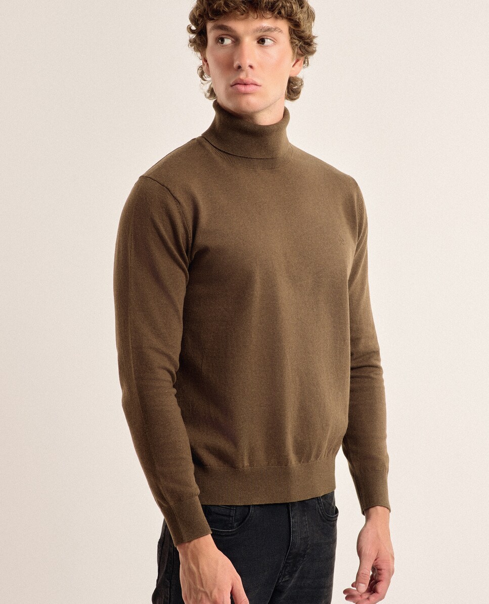 Jersey de hombre con cuello vuelto color marrón · Valecuatro · El