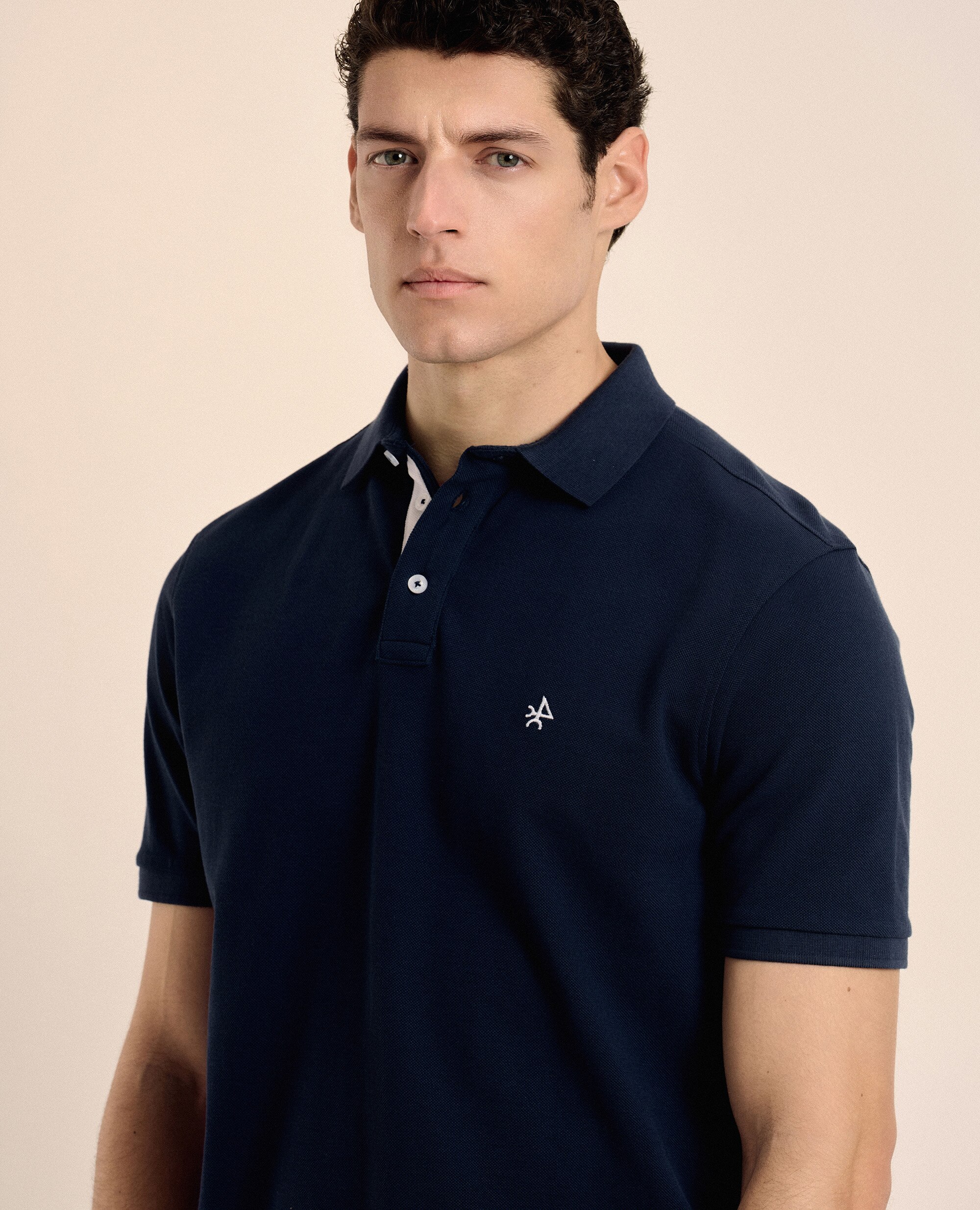 Polo de piqué de hombre corte classic manga corta Azul marino · El