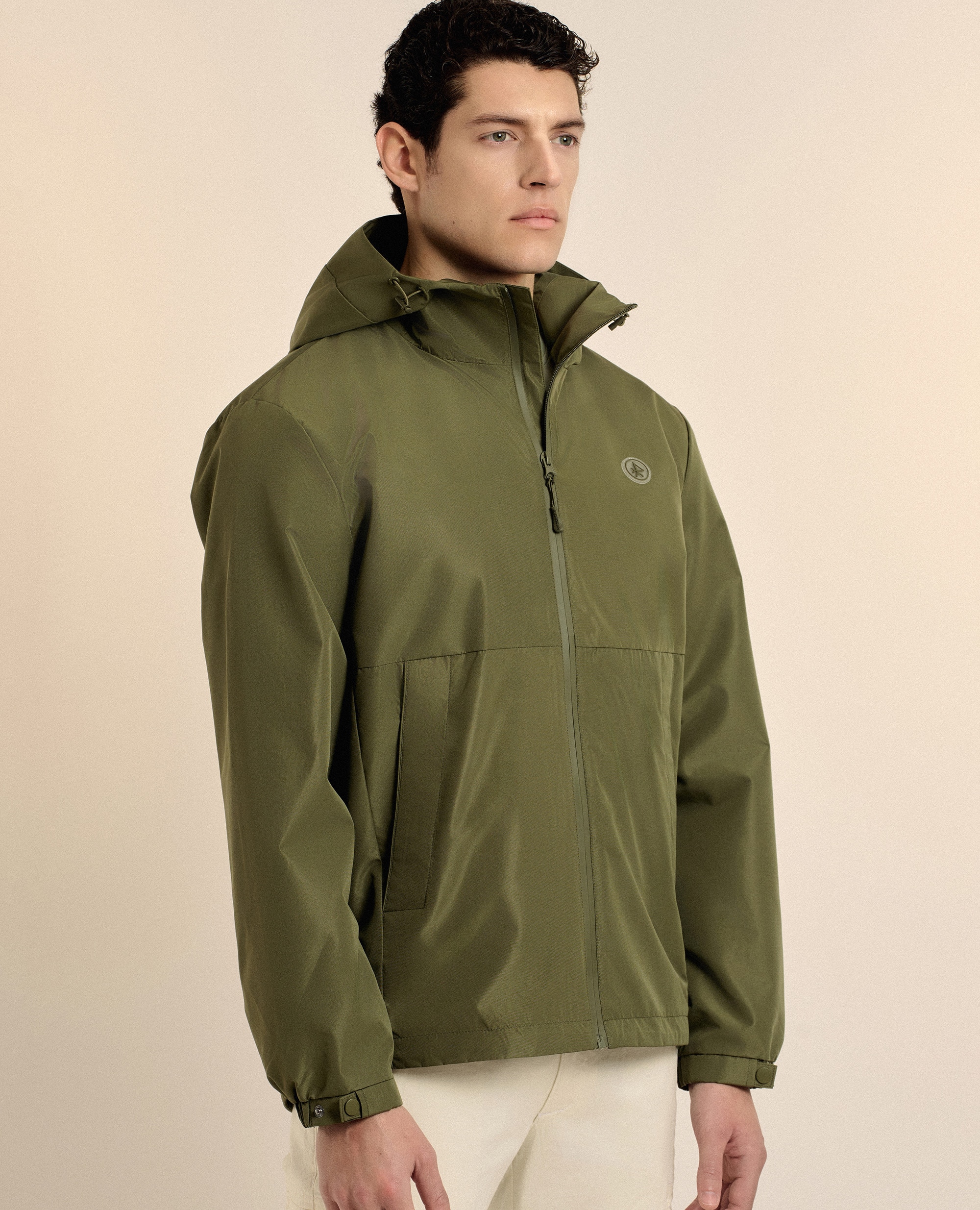 Chubasquero de hombre cortavientos con capucha - Valecuatro - Verde Oliva Verde Oliva-5