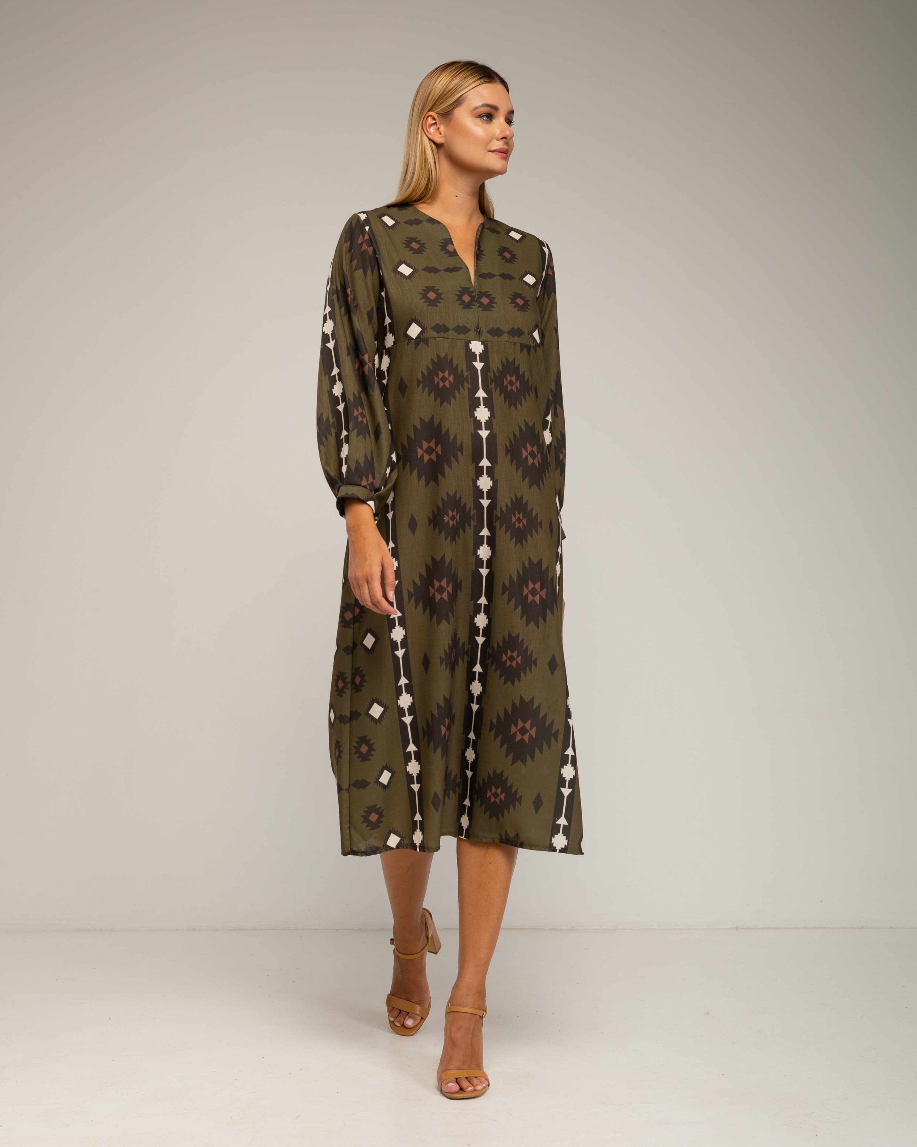 Vestido midi con lino, estampado etnico tipo túnica - Tantra - Verde militar Verde militar-2