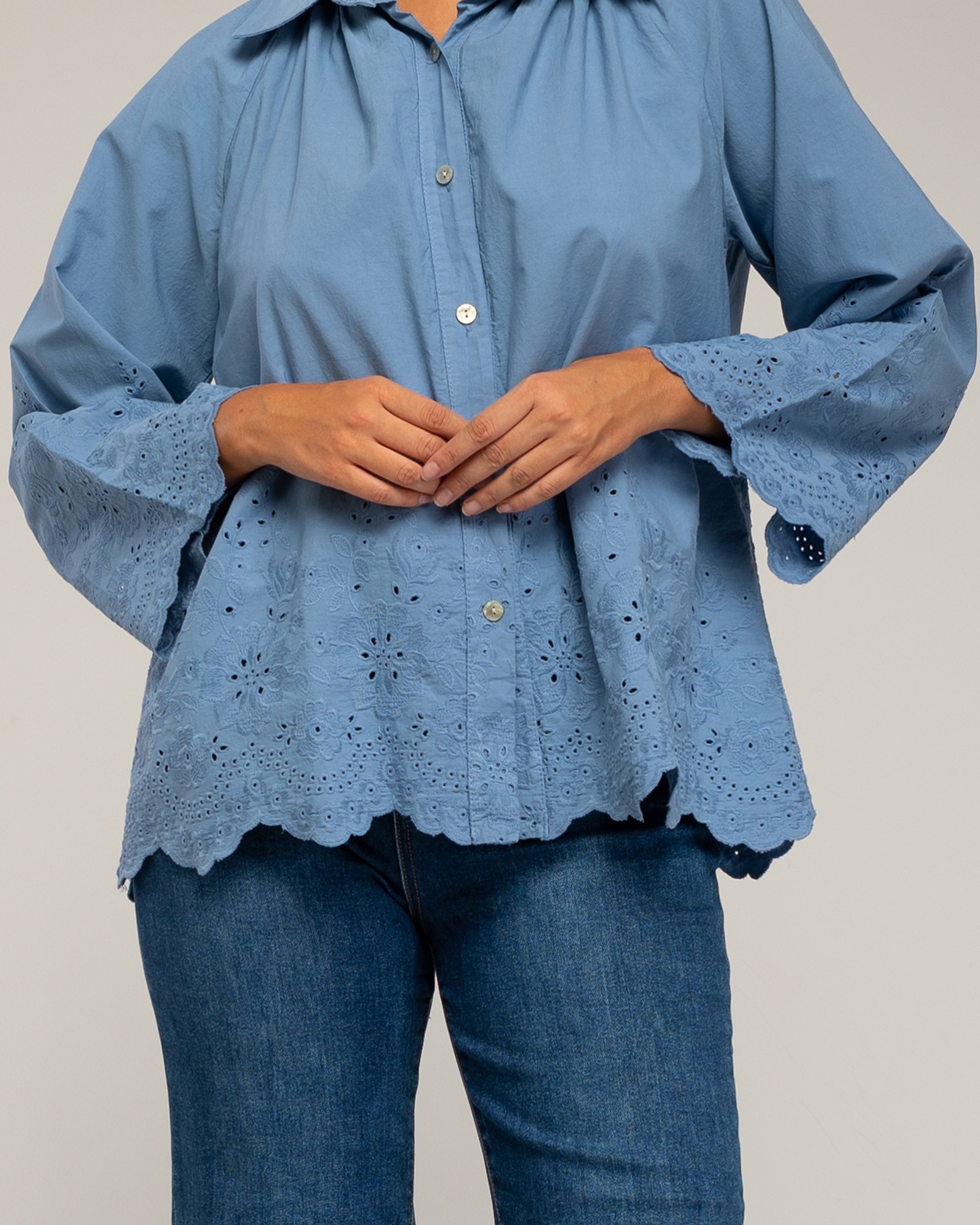 Imagen 3 de Blusa de mujer ovesize con bordados - Tantra - Azul claro Azul claro