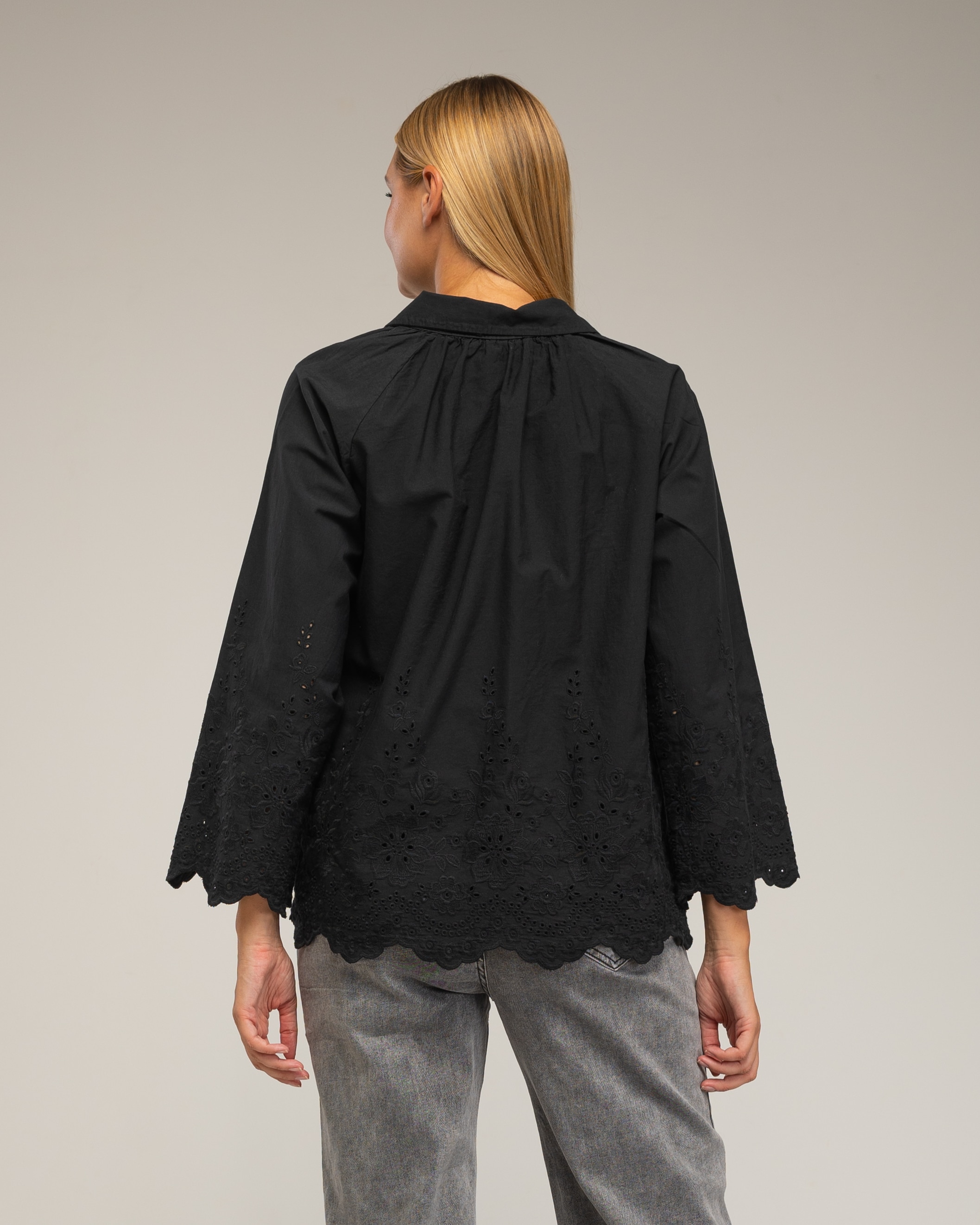 Imagen 2 de Blusa de mujer ovesize con bordados - Tantra - Negro Negro