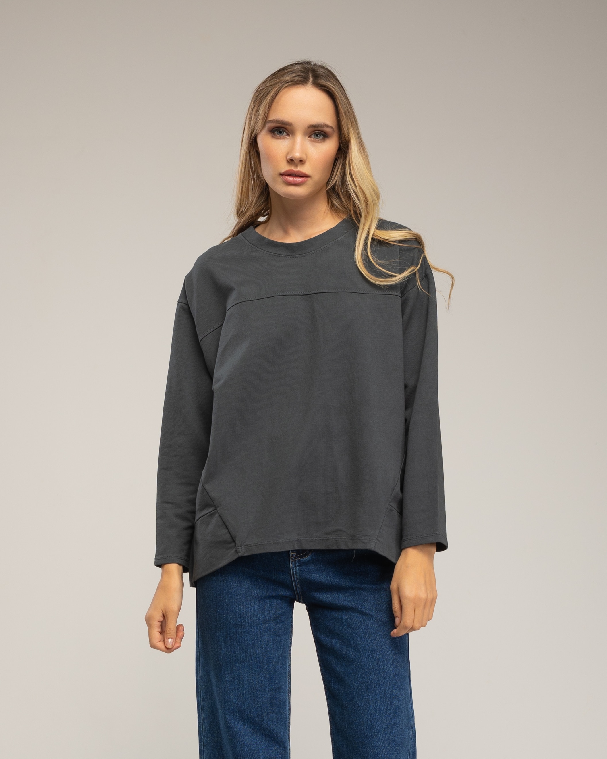 Tantra - Camiseta de mujer oversize con cortes transversales y verticales.