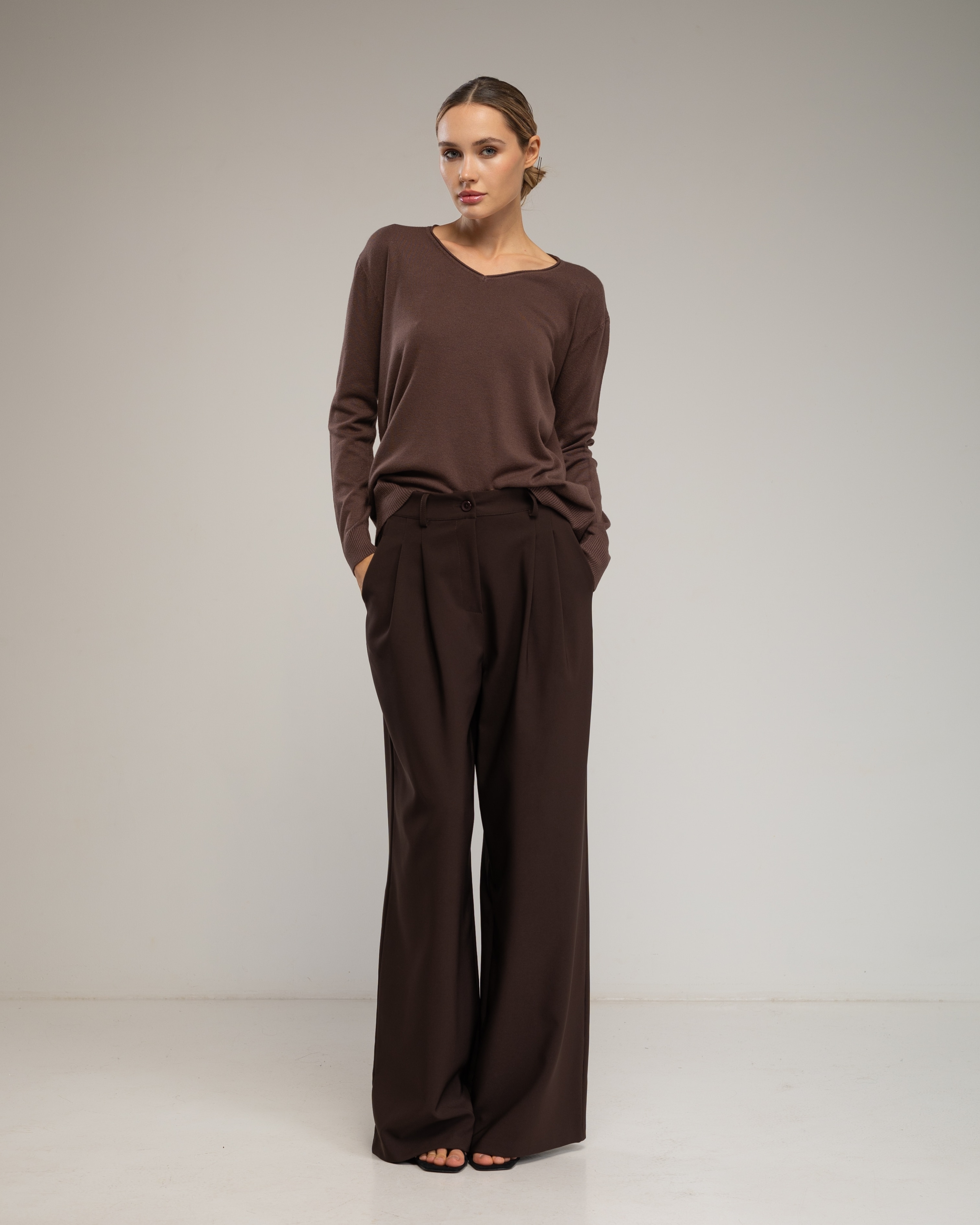 Pantalón de mujer de vestir amplio con pinzas - Tantra - Marrón oscuro Marrón oscuro-1